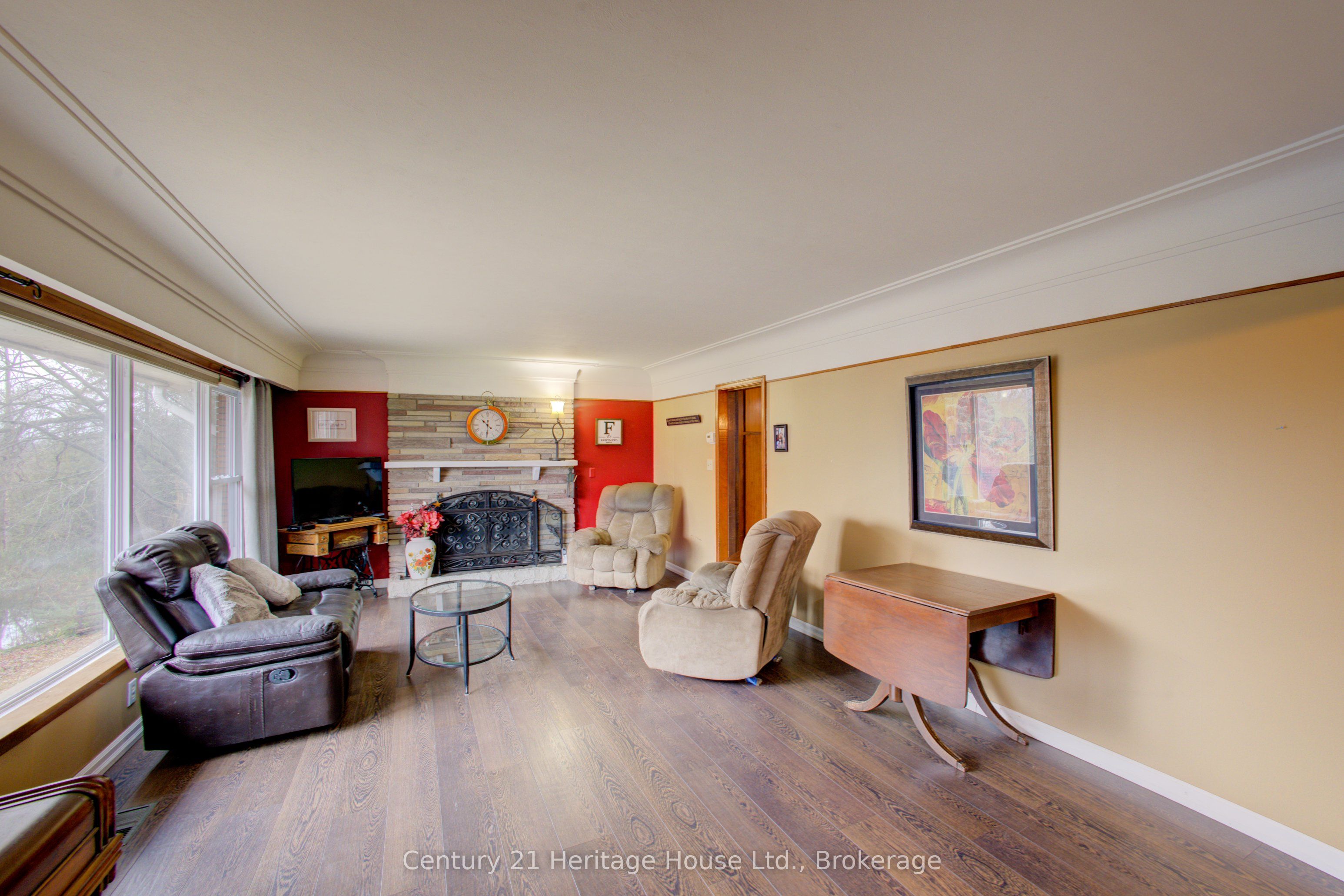 252 Durham Road W Property Photo 5