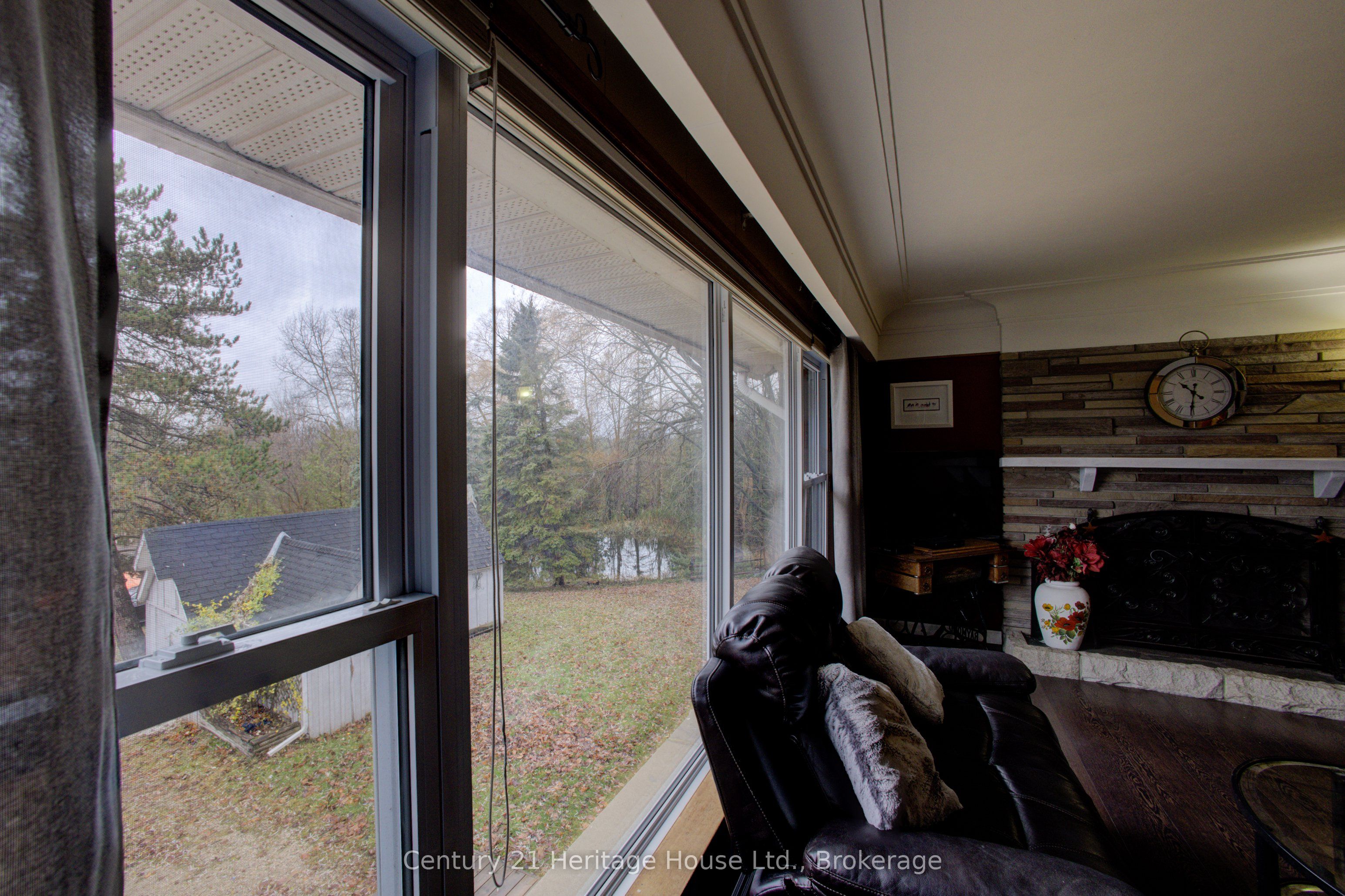 252 Durham Road W Property Photo 6