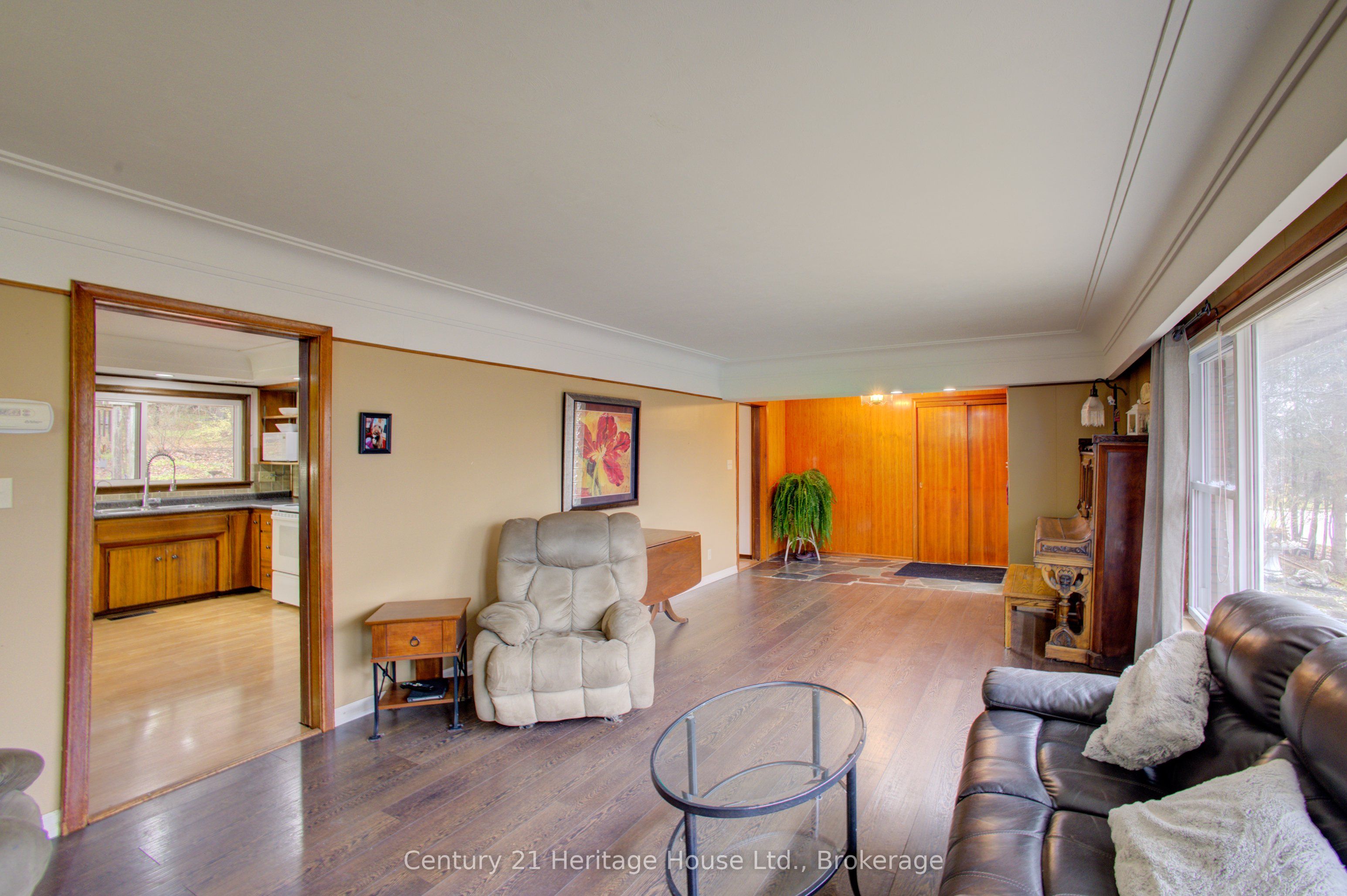 252 Durham Road W Property Photo 7