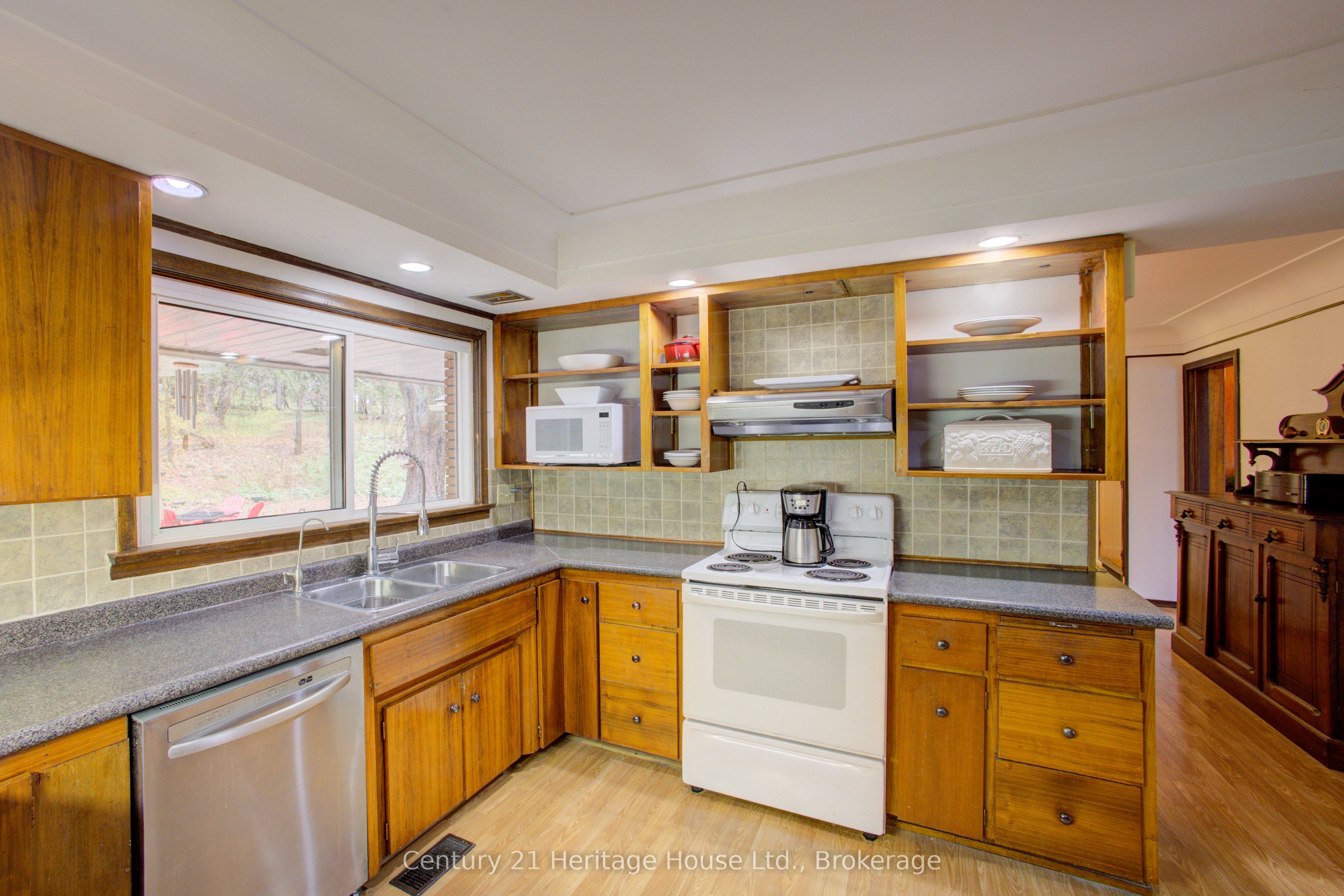 252 Durham Road W Property Photo 10