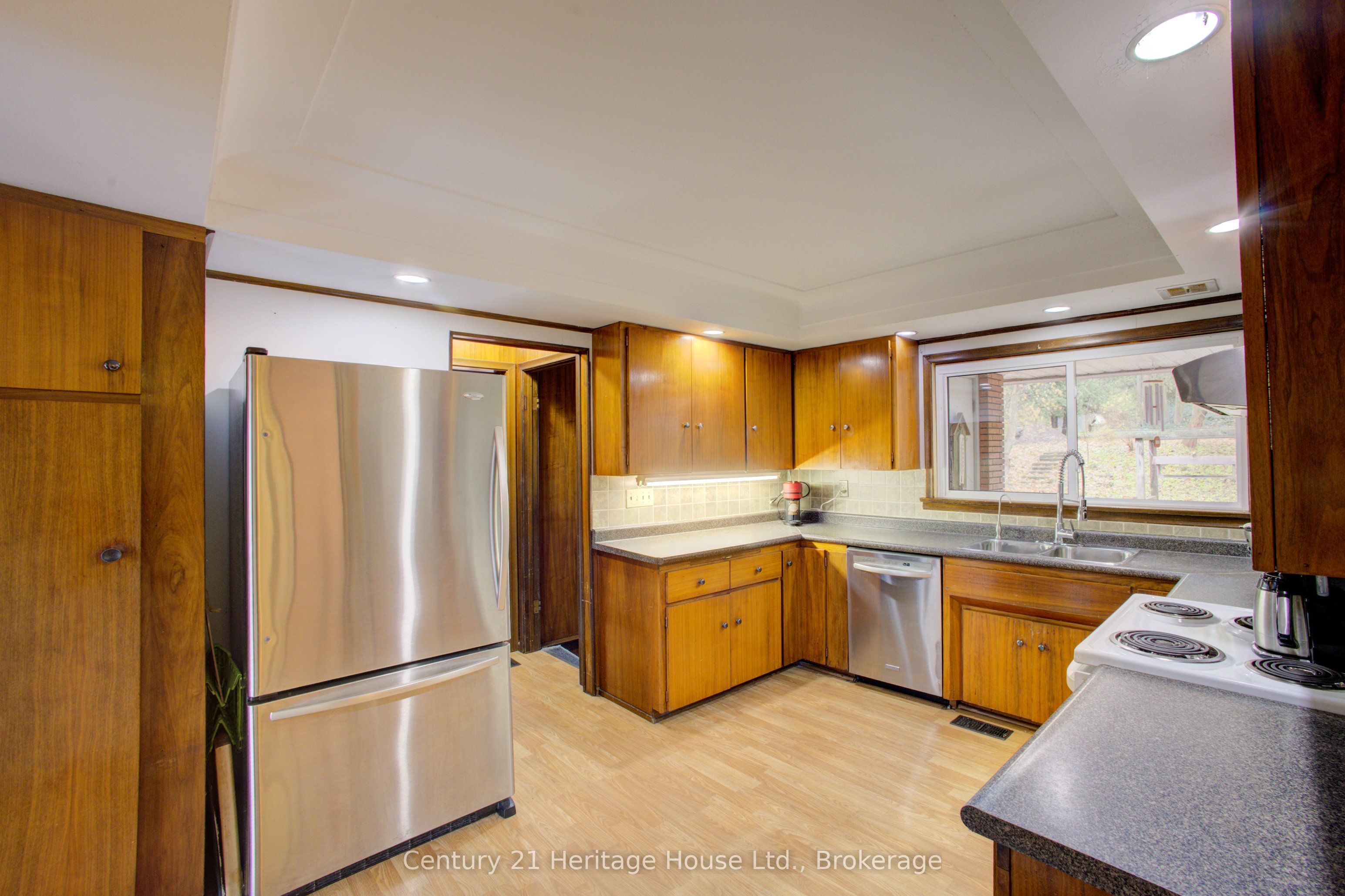 252 Durham Road W Property Photo 12