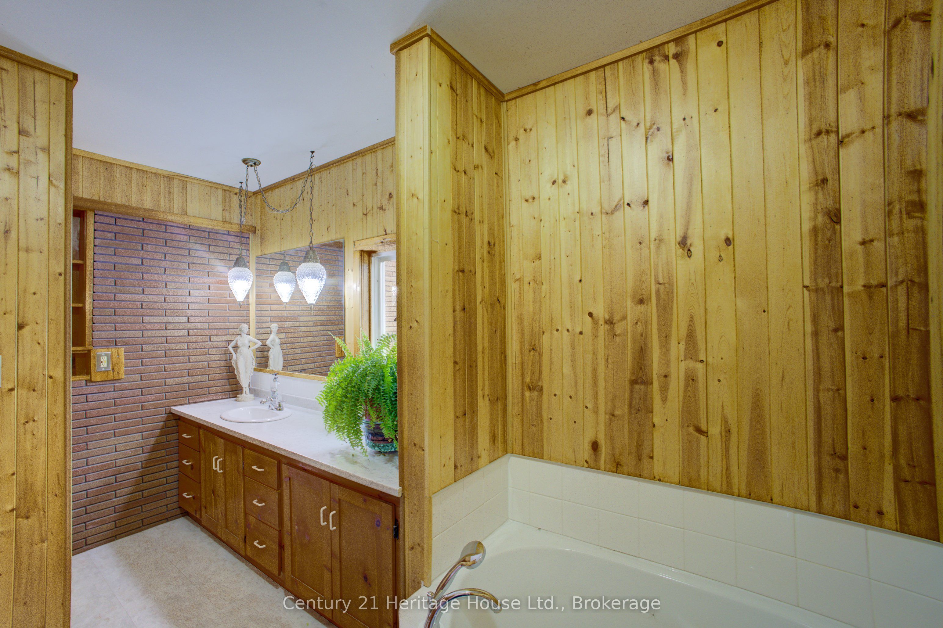 252 Durham Road W Property Photo 28