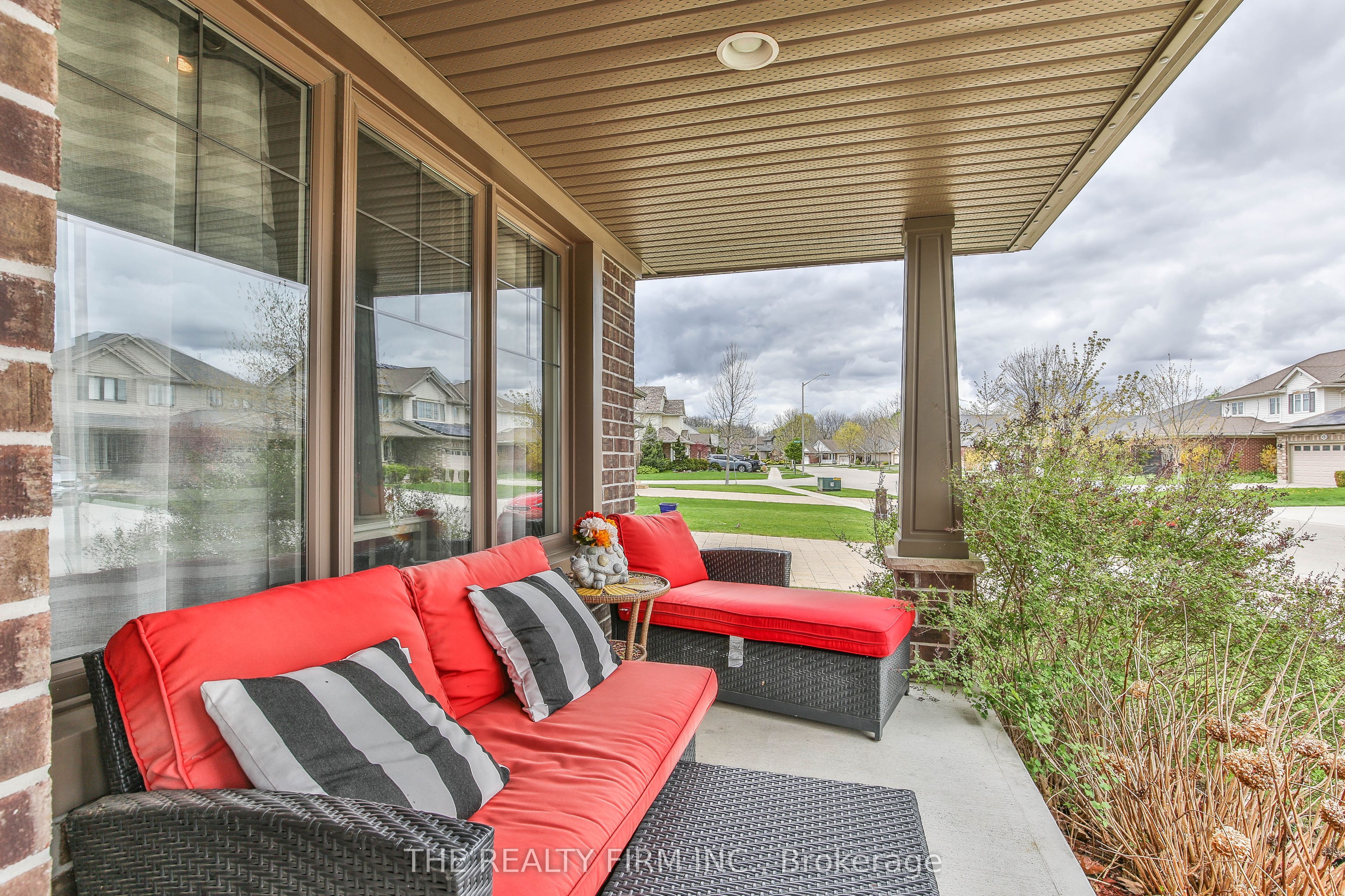 2 Ambleside Drive Property Photo 6