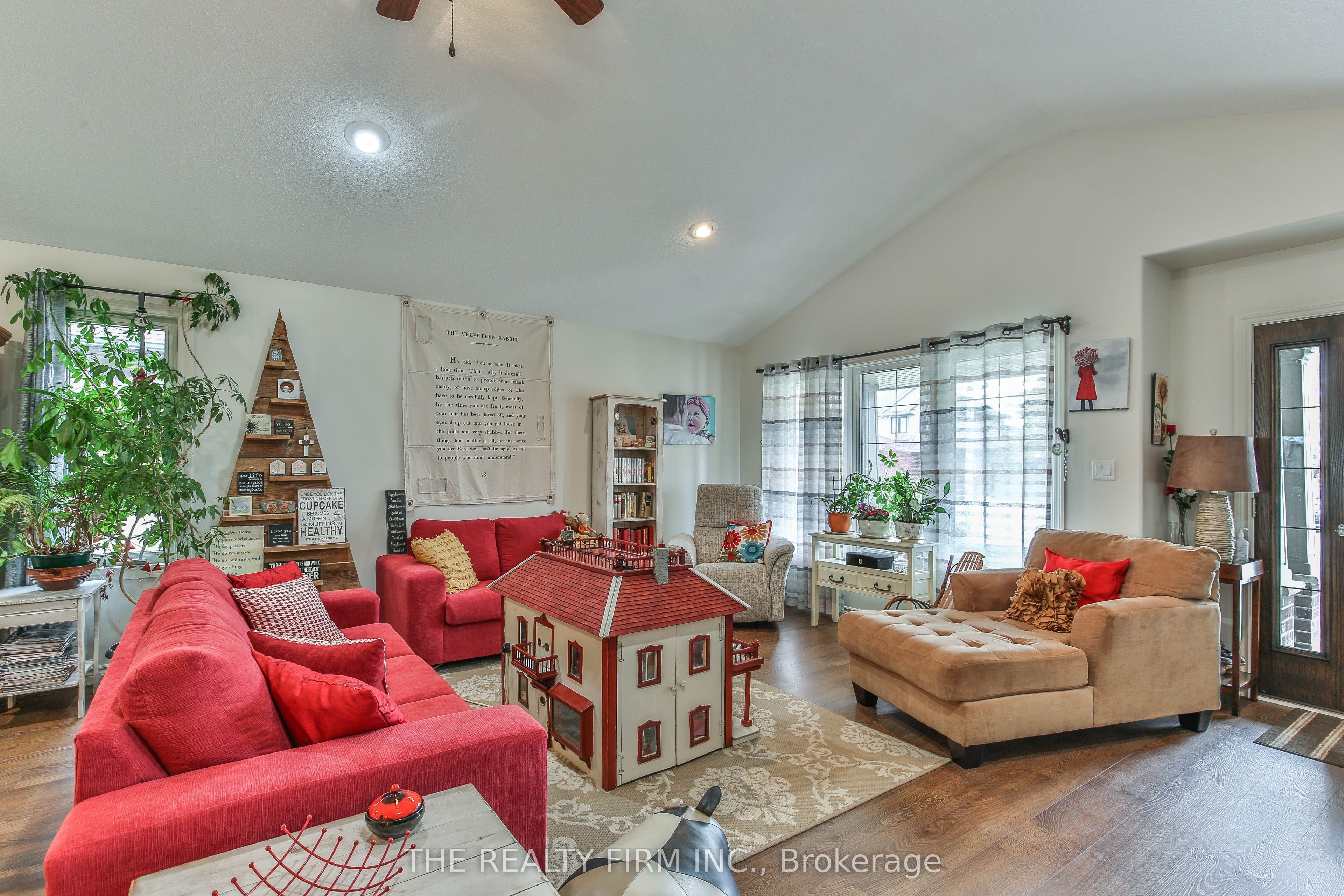 2 Ambleside Drive Property Photo 9