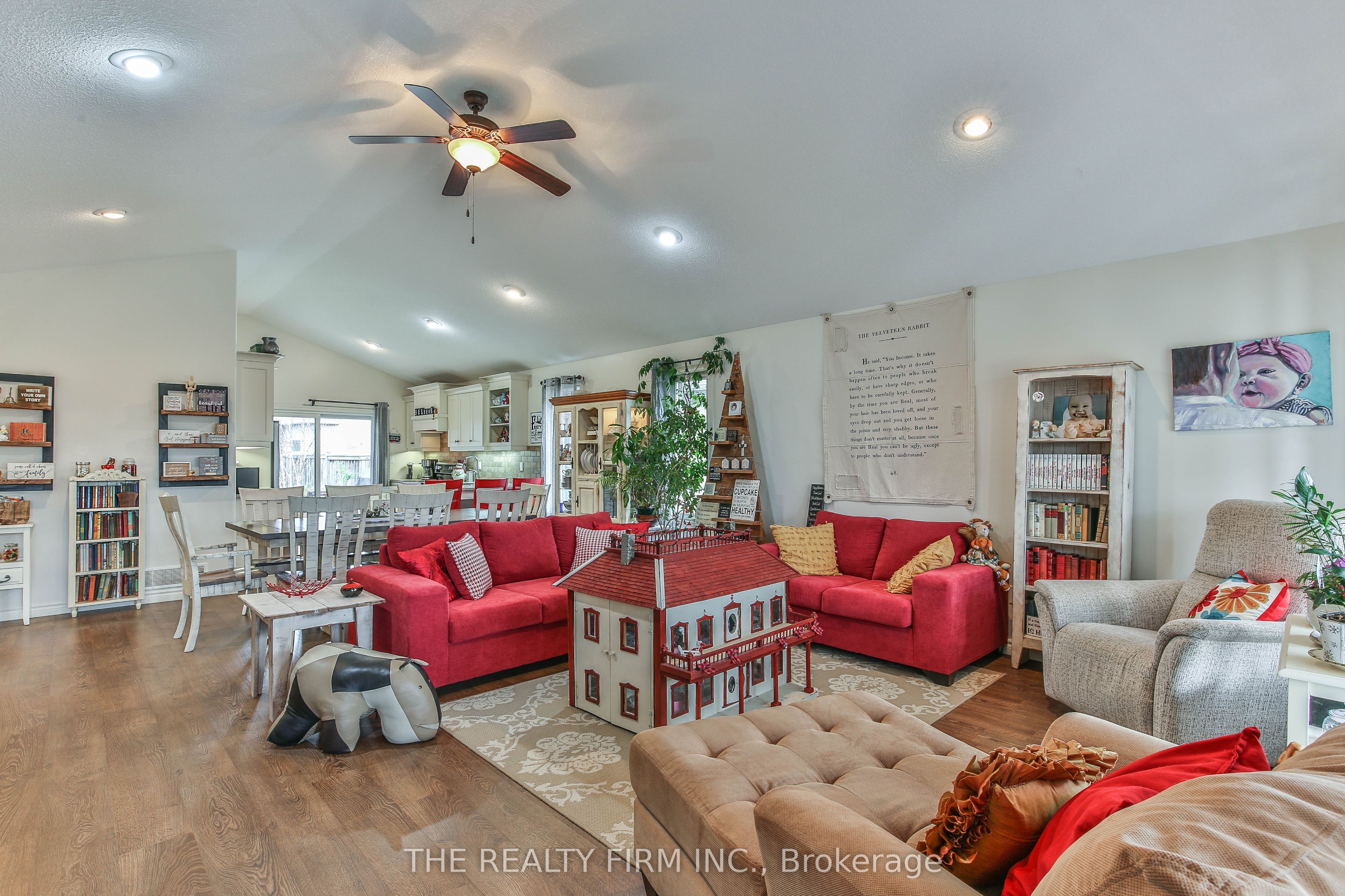 2 Ambleside Drive Property Photo 12
