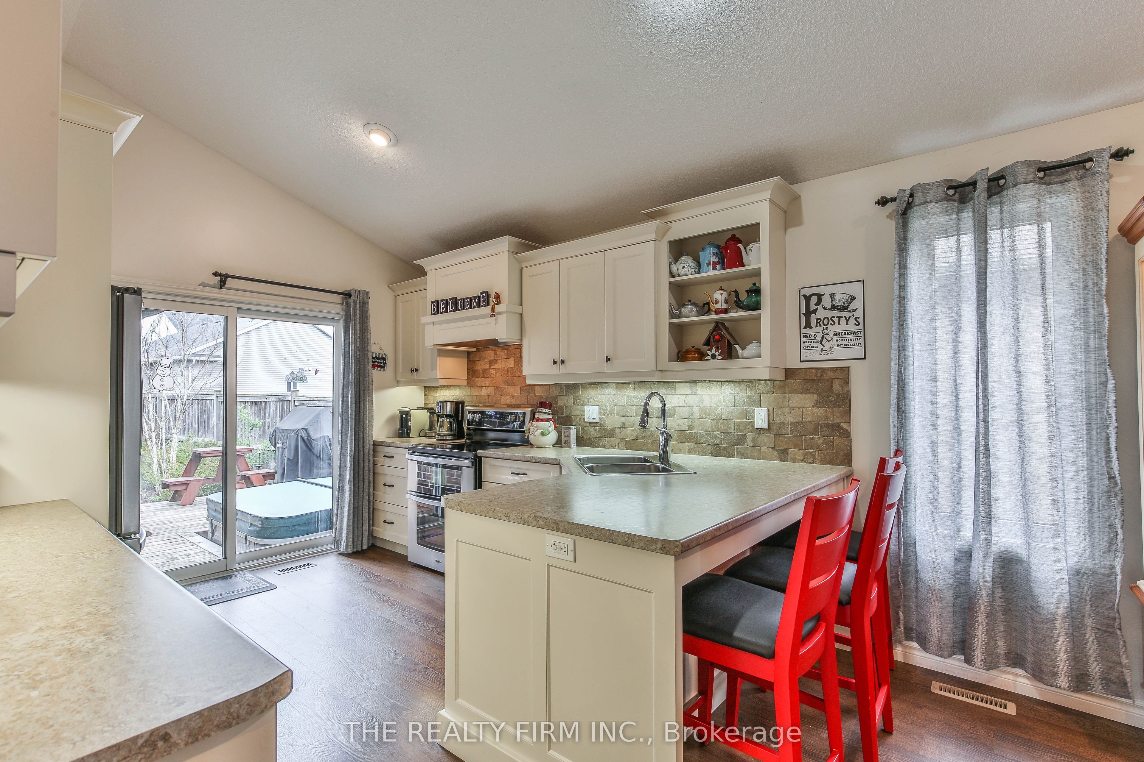2 Ambleside Drive Property Photo 13