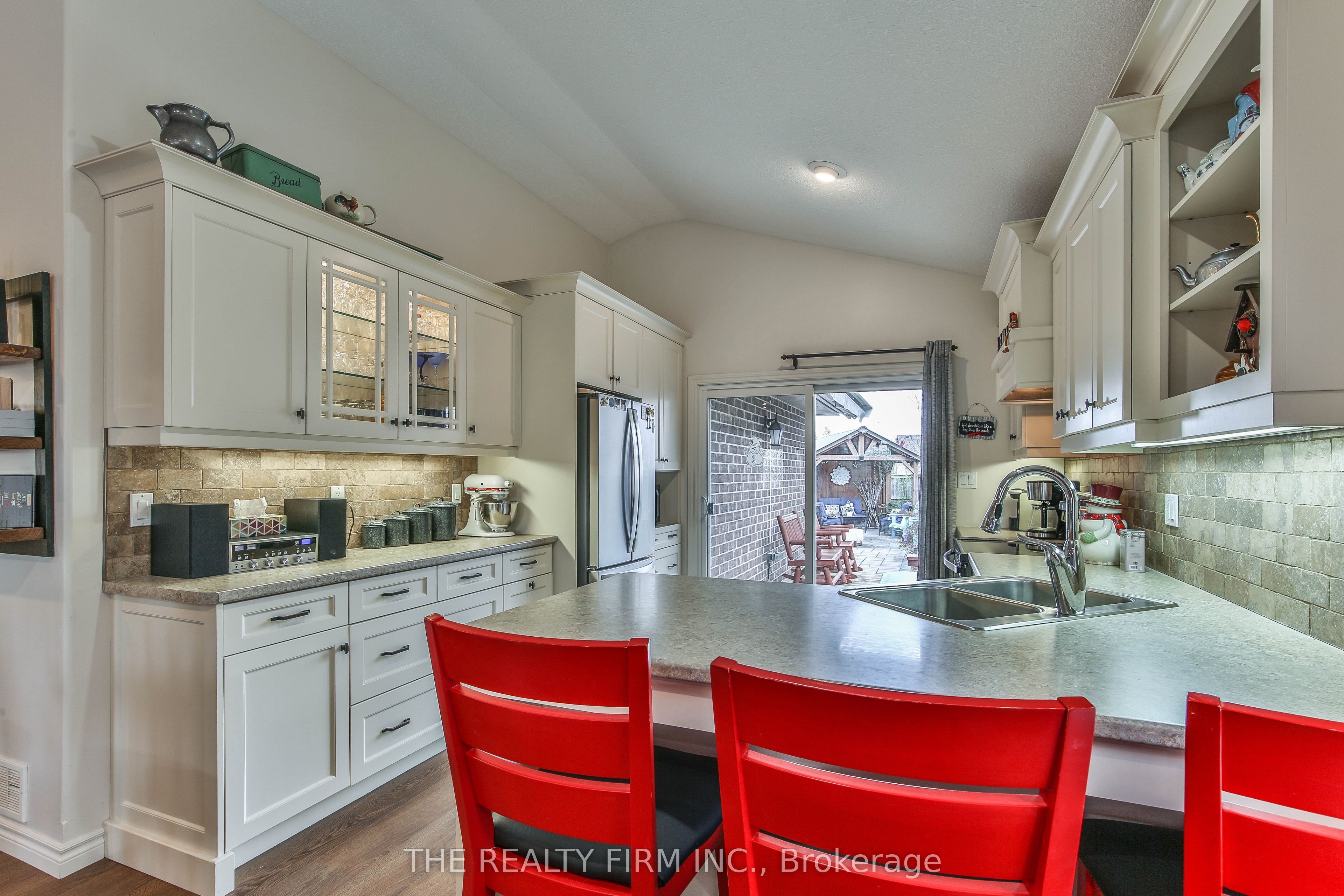 2 Ambleside Drive Property Photo 14