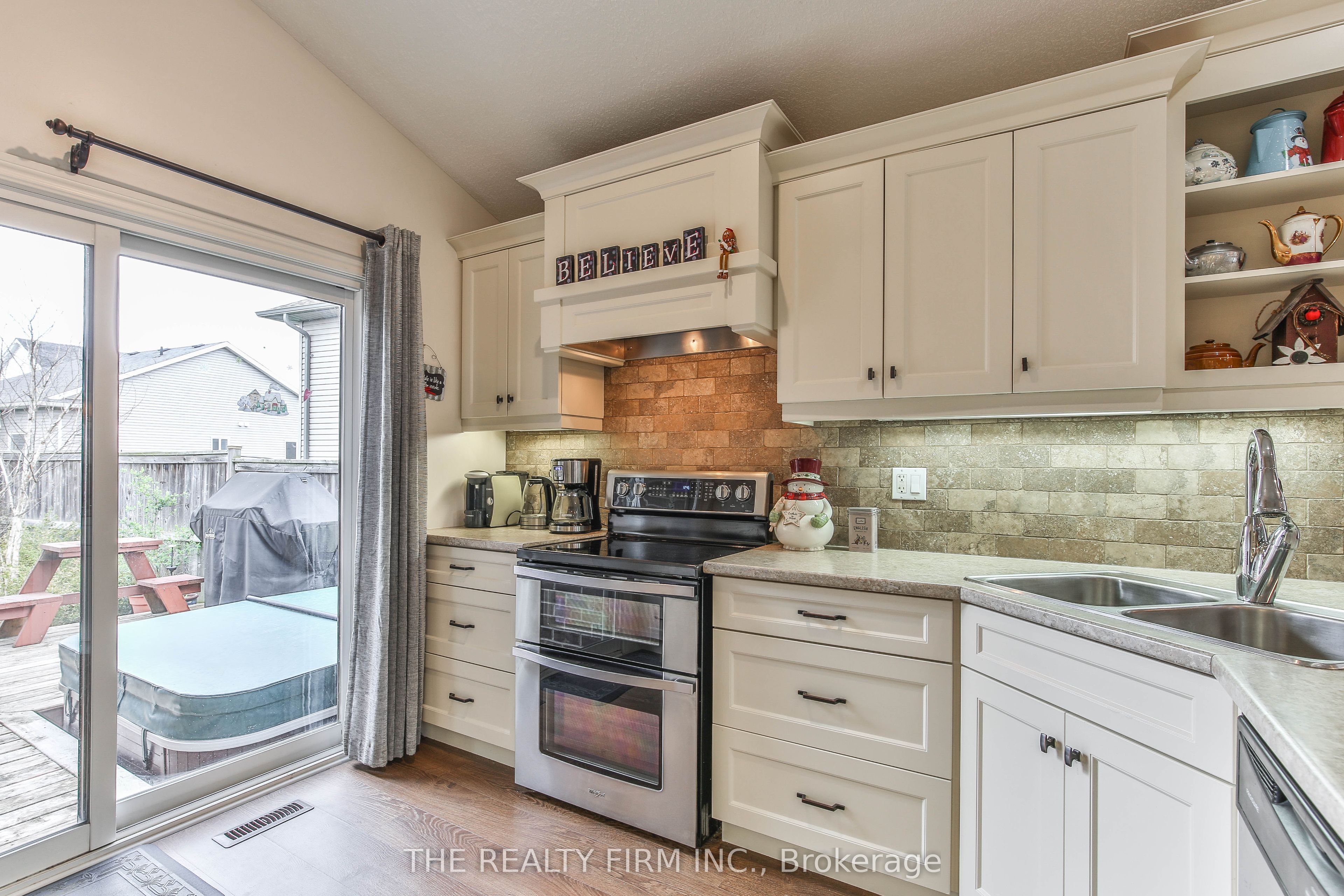 2 Ambleside Drive Property Photo 16