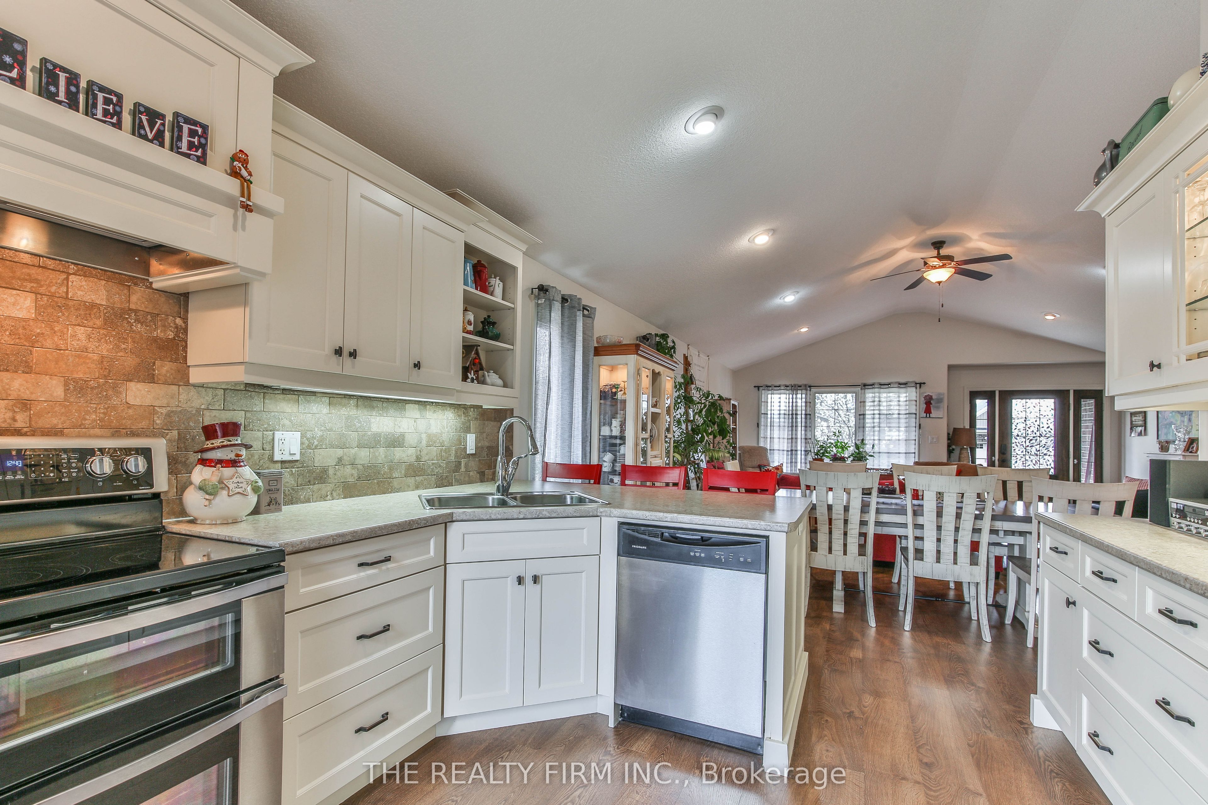 2 Ambleside Drive Property Photo 17