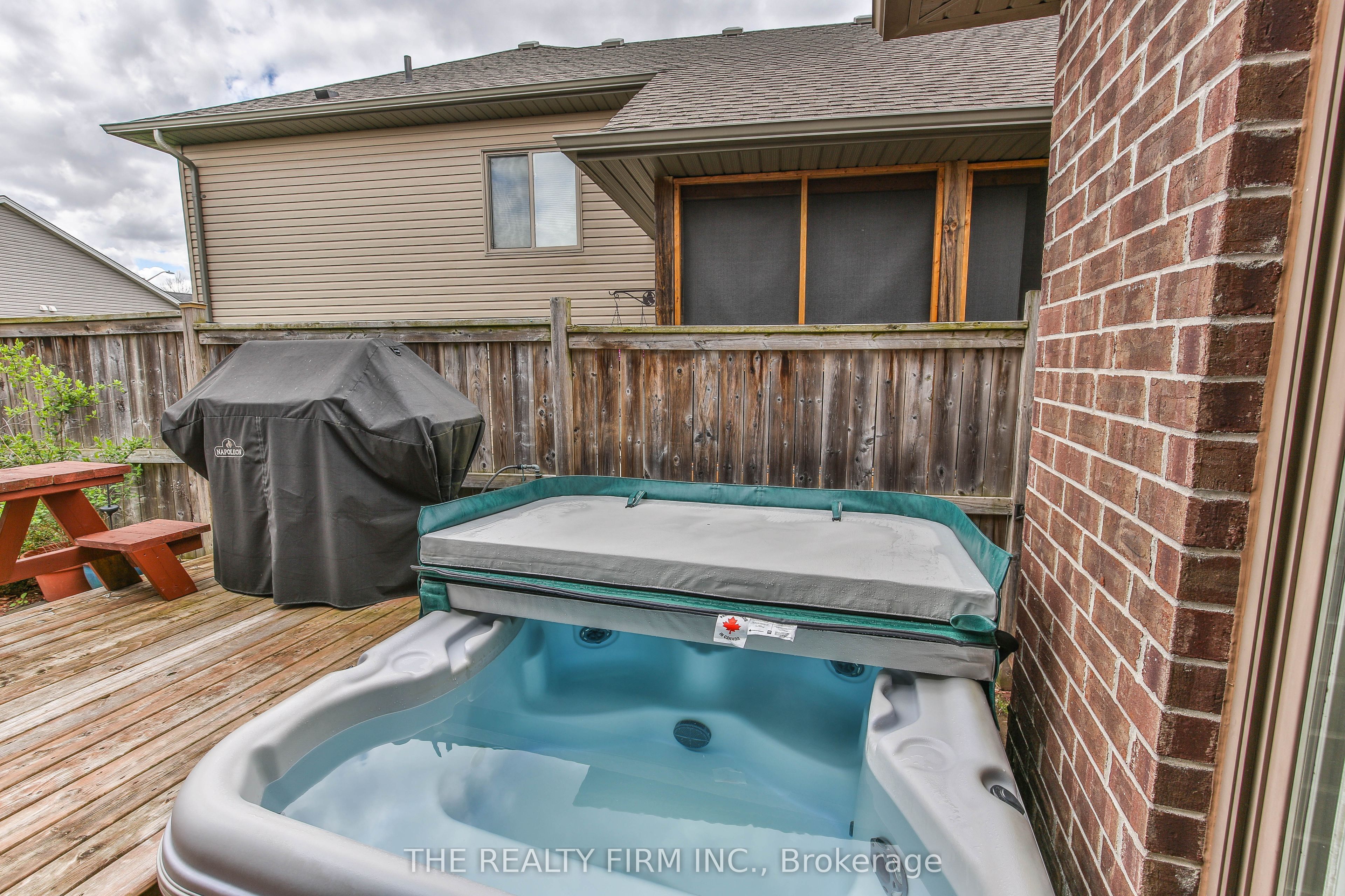 2 Ambleside Drive Property Photo 40