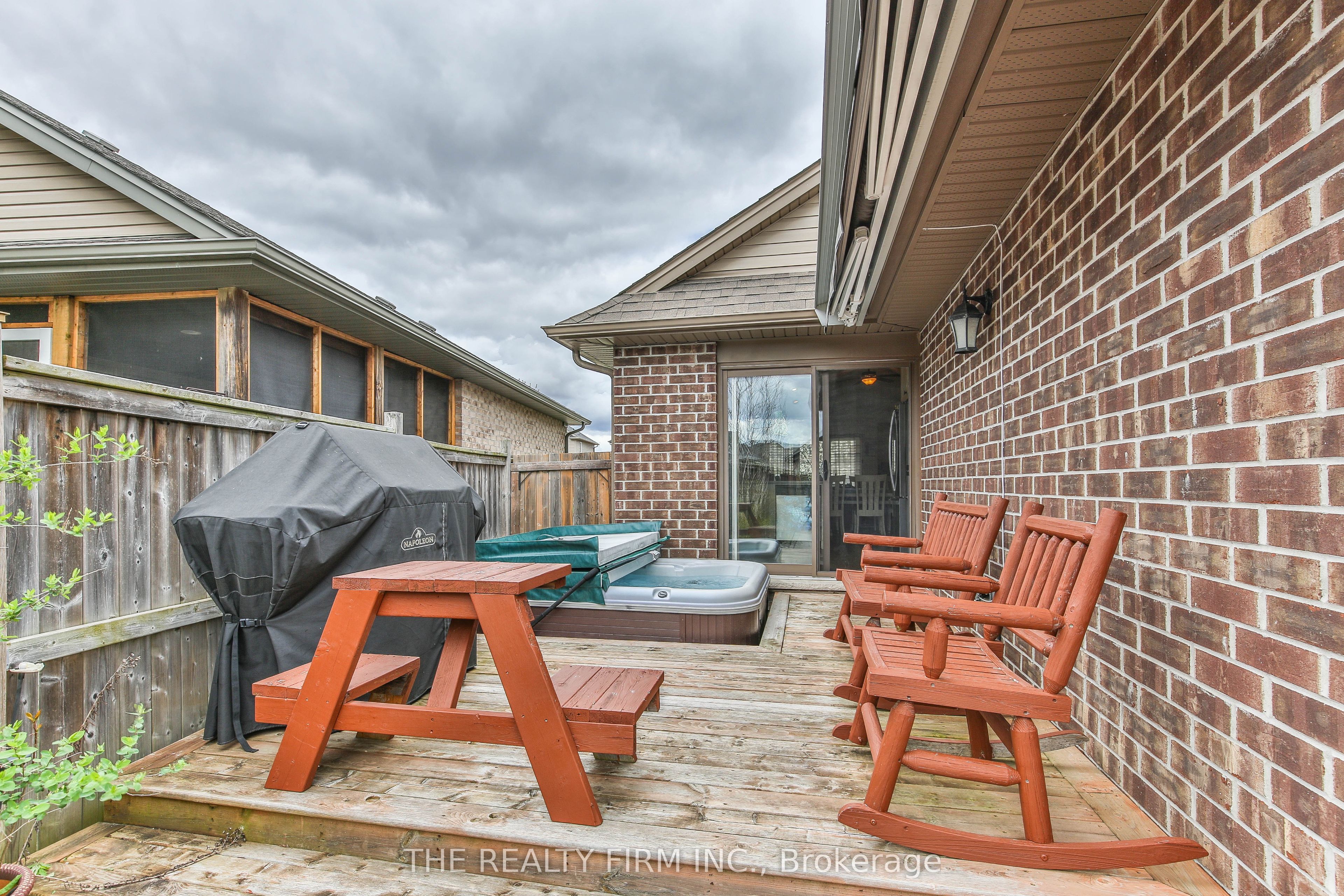 2 Ambleside Drive Property Photo 42