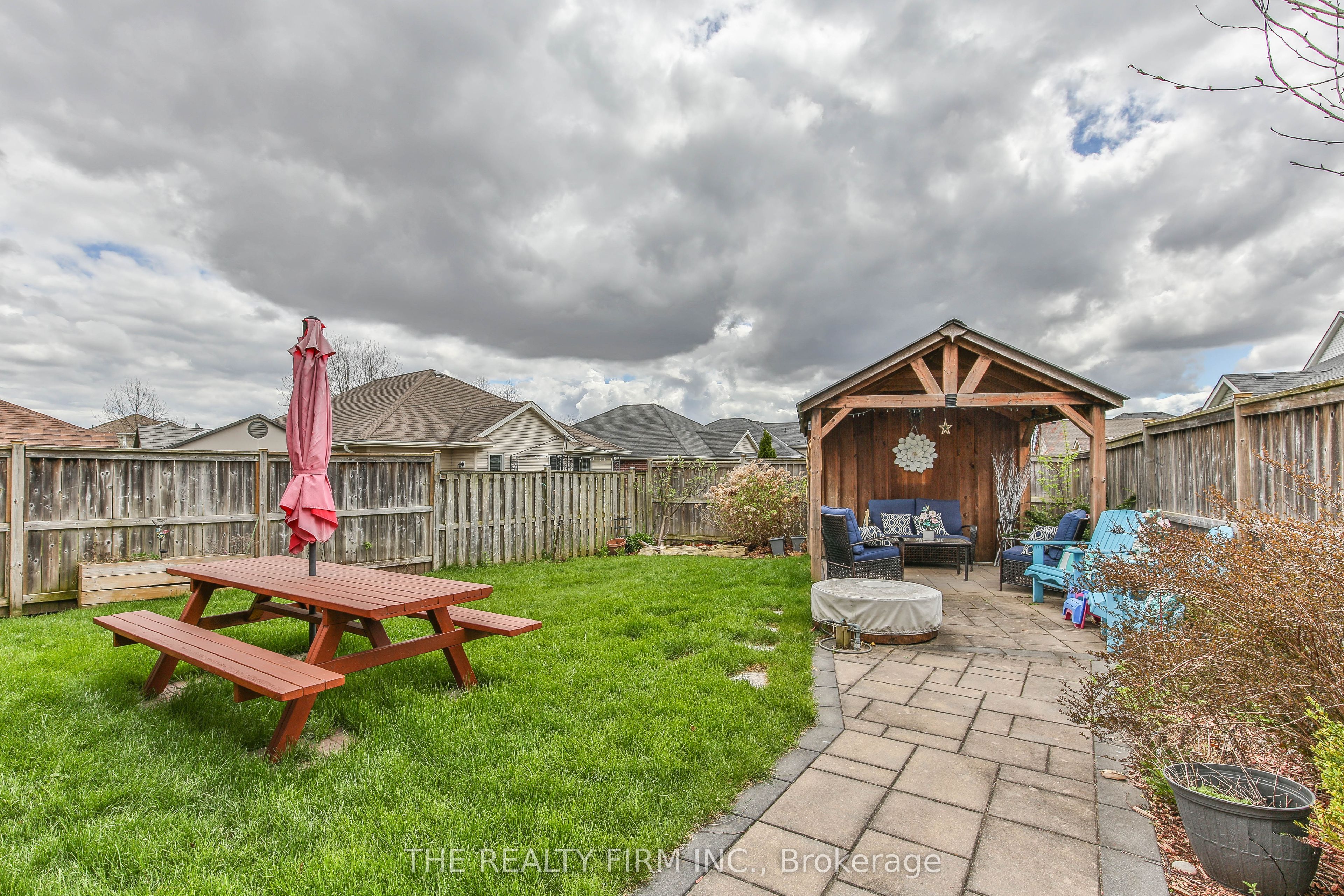 2 Ambleside Drive Property Photo 43