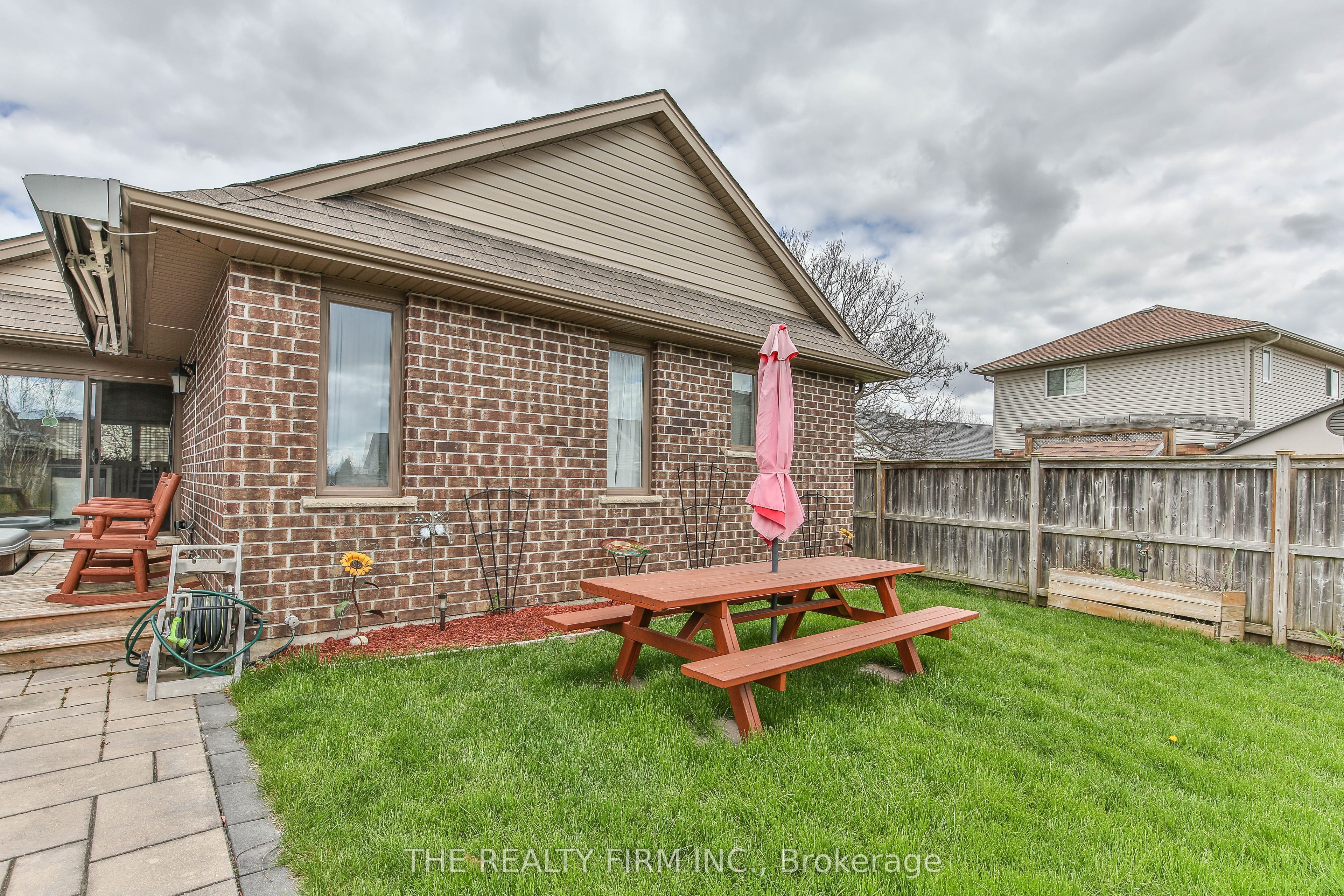 2 Ambleside Drive Property Photo 44