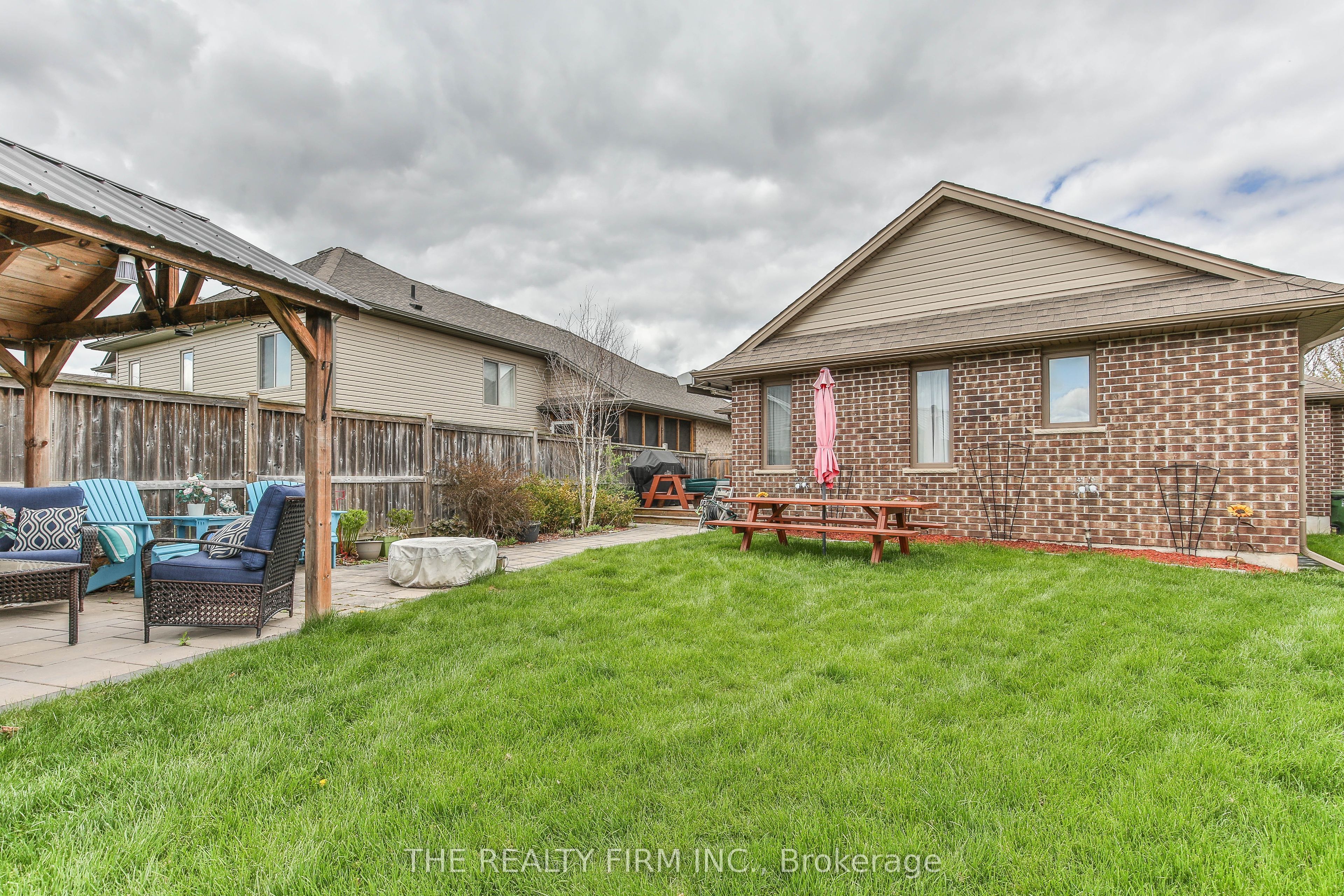 2 Ambleside Drive Property Photo 47