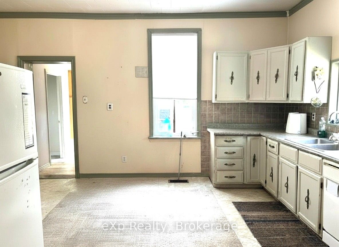 8 Main Street S Property Photo 16