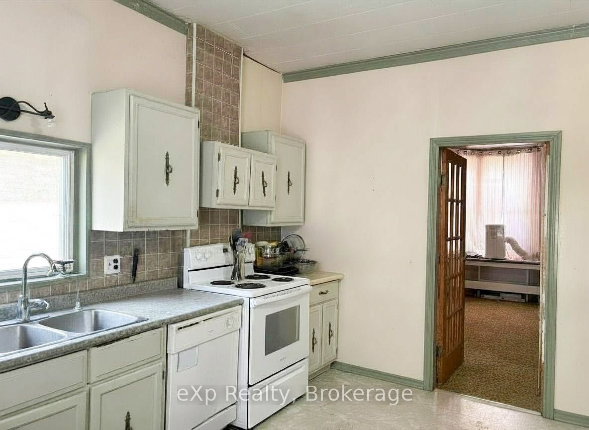 8 Main Street S Property Photo 18