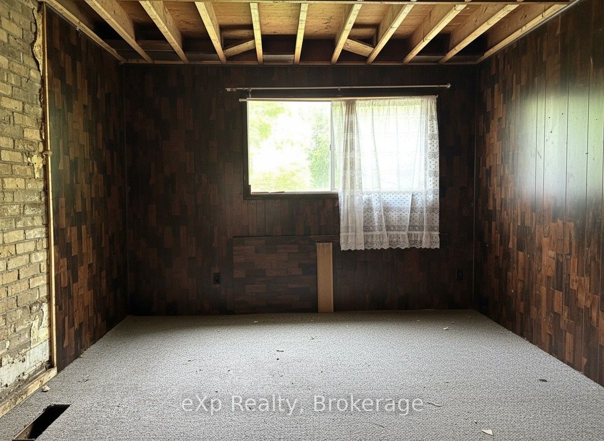 8 Main Street S Property Photo 23
