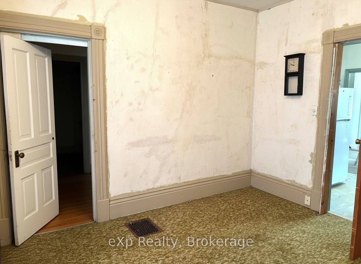 8 Main Street S Property Photo 25