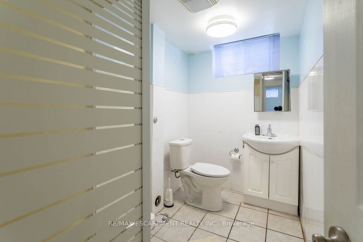 17 Thorndale Street N Property Photo 32