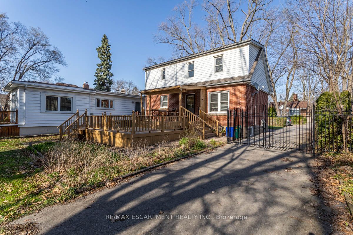 17 Thorndale Street N Property Photo 38