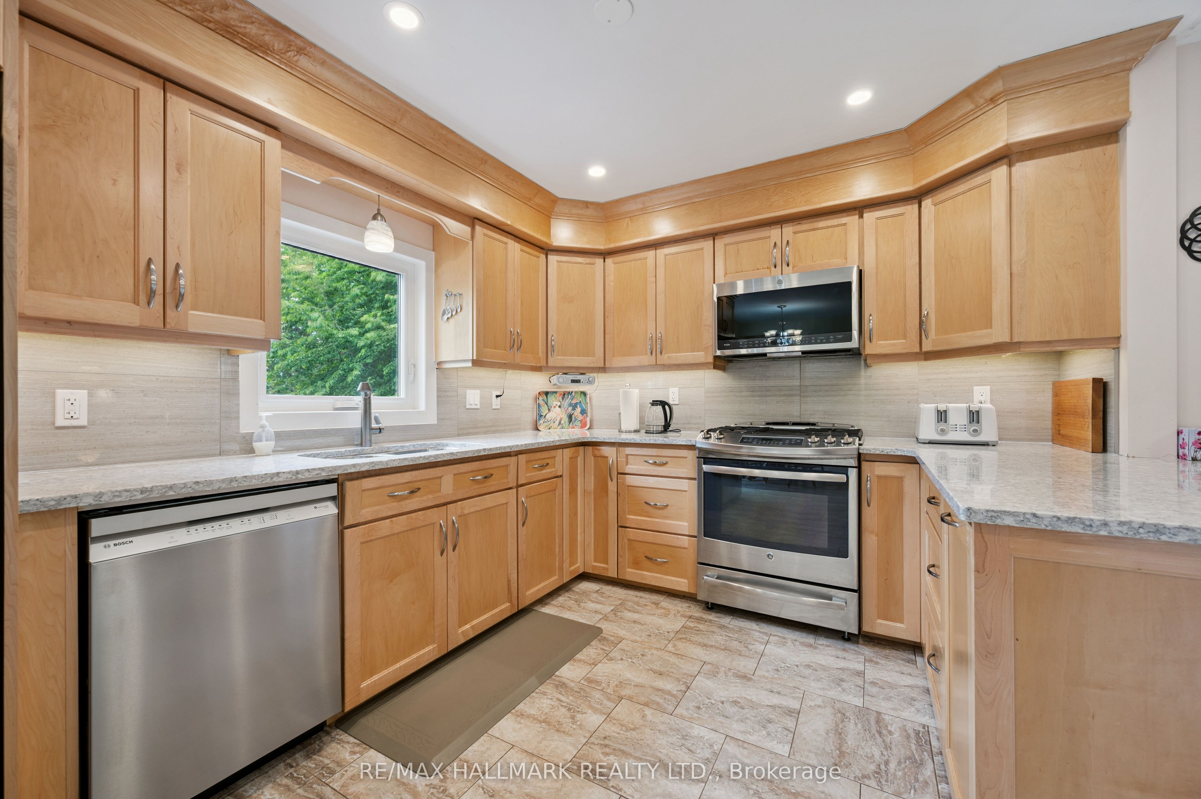 47 Dundee Avenue Property Photo 10