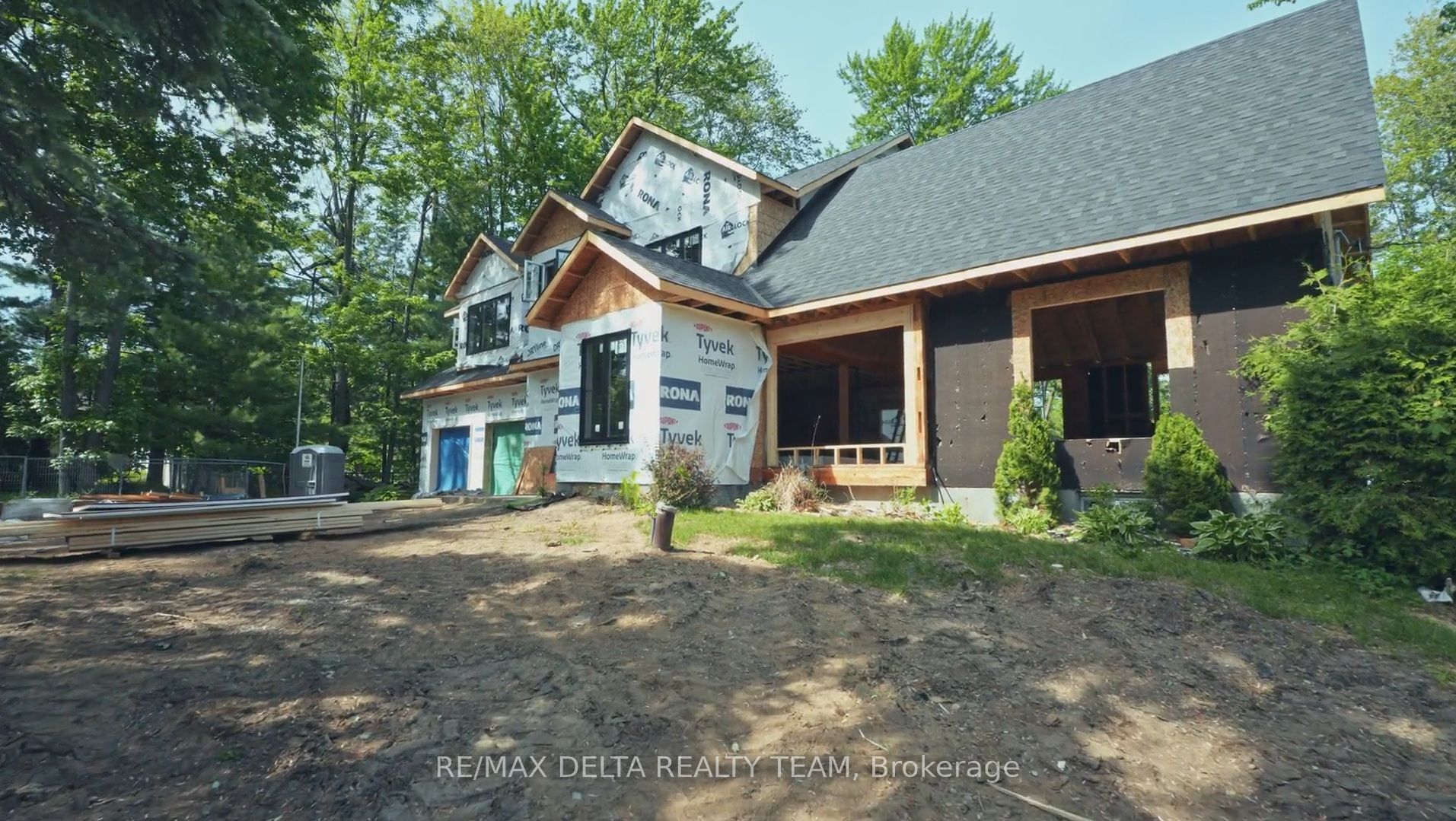 8 Pineglen Crescent Property Photo 1