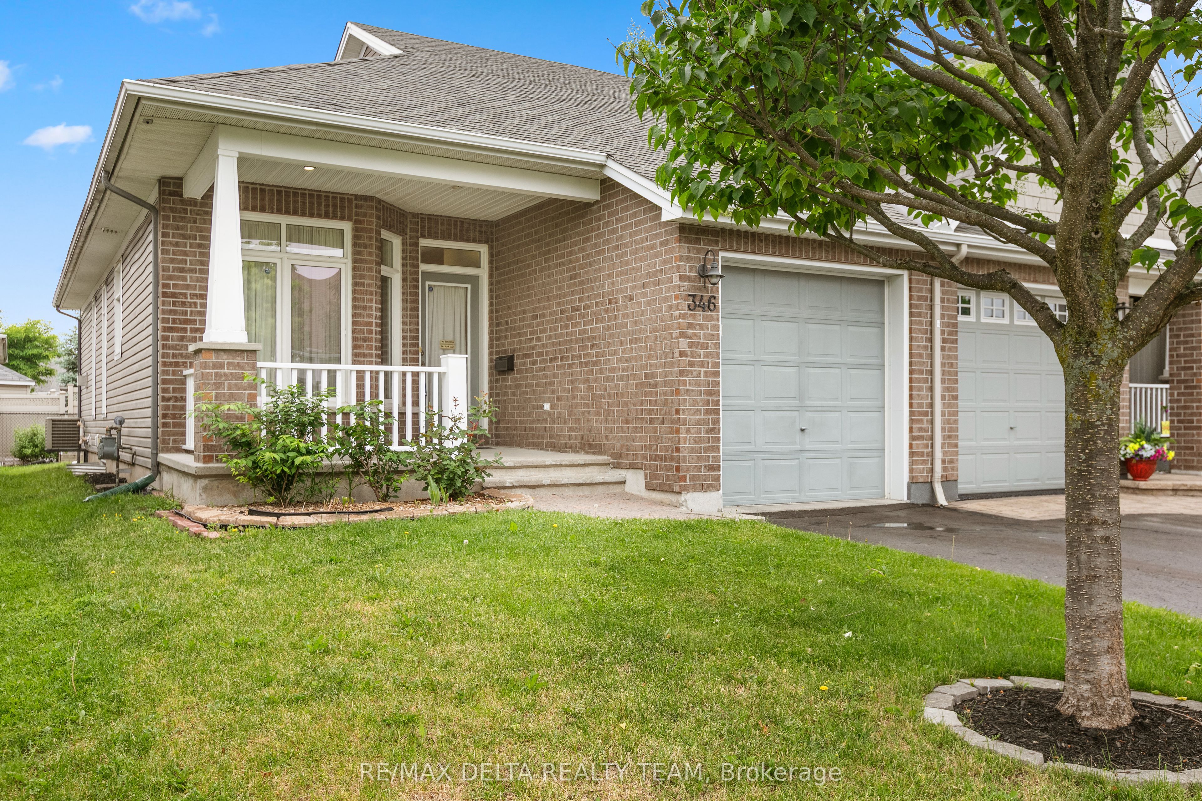 346 Farincourt Crescent Property Photo 1