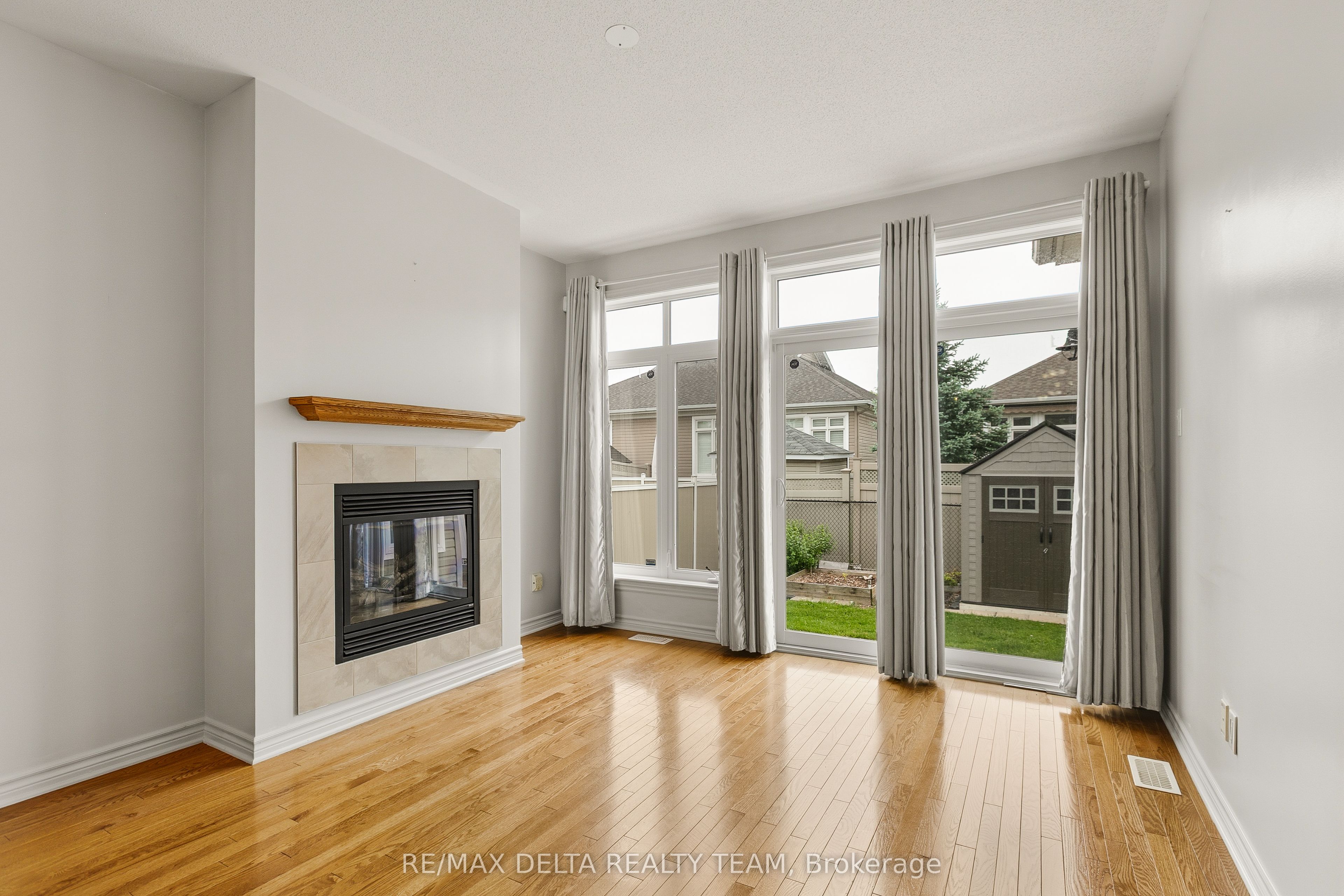 346 Farincourt Crescent Property Photo 11