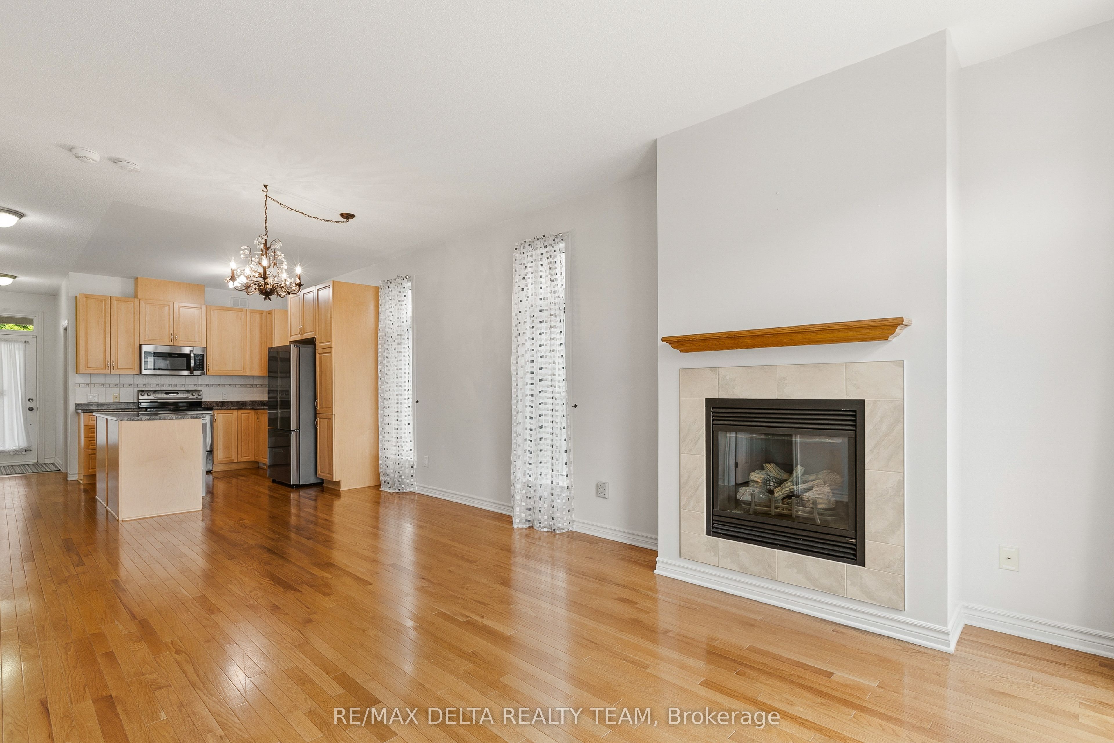 346 Farincourt Crescent Property Photo 12