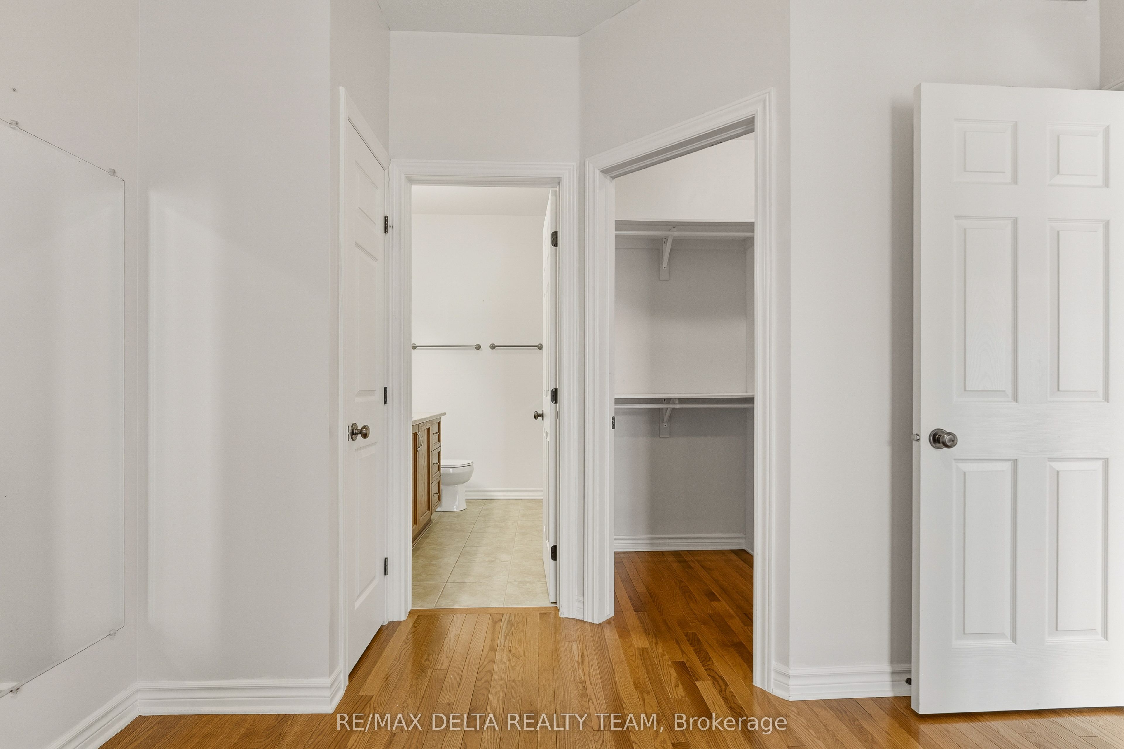 346 Farincourt Crescent Property Photo 14
