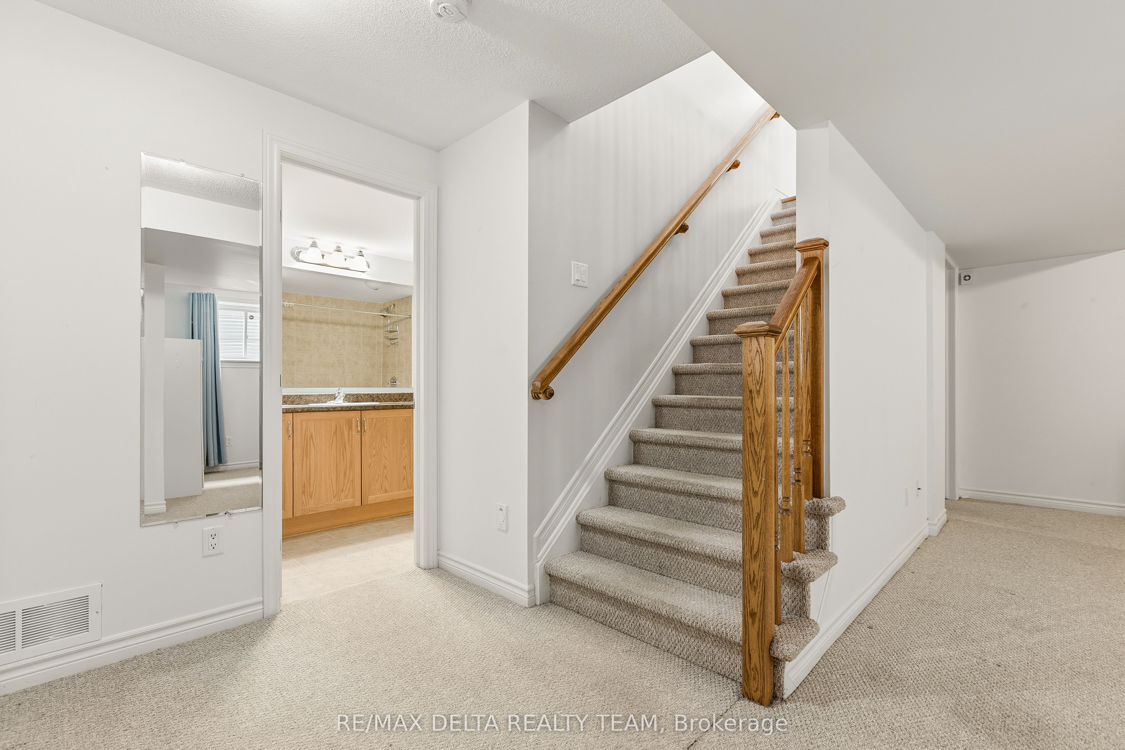 346 Farincourt Crescent Property Photo 17
