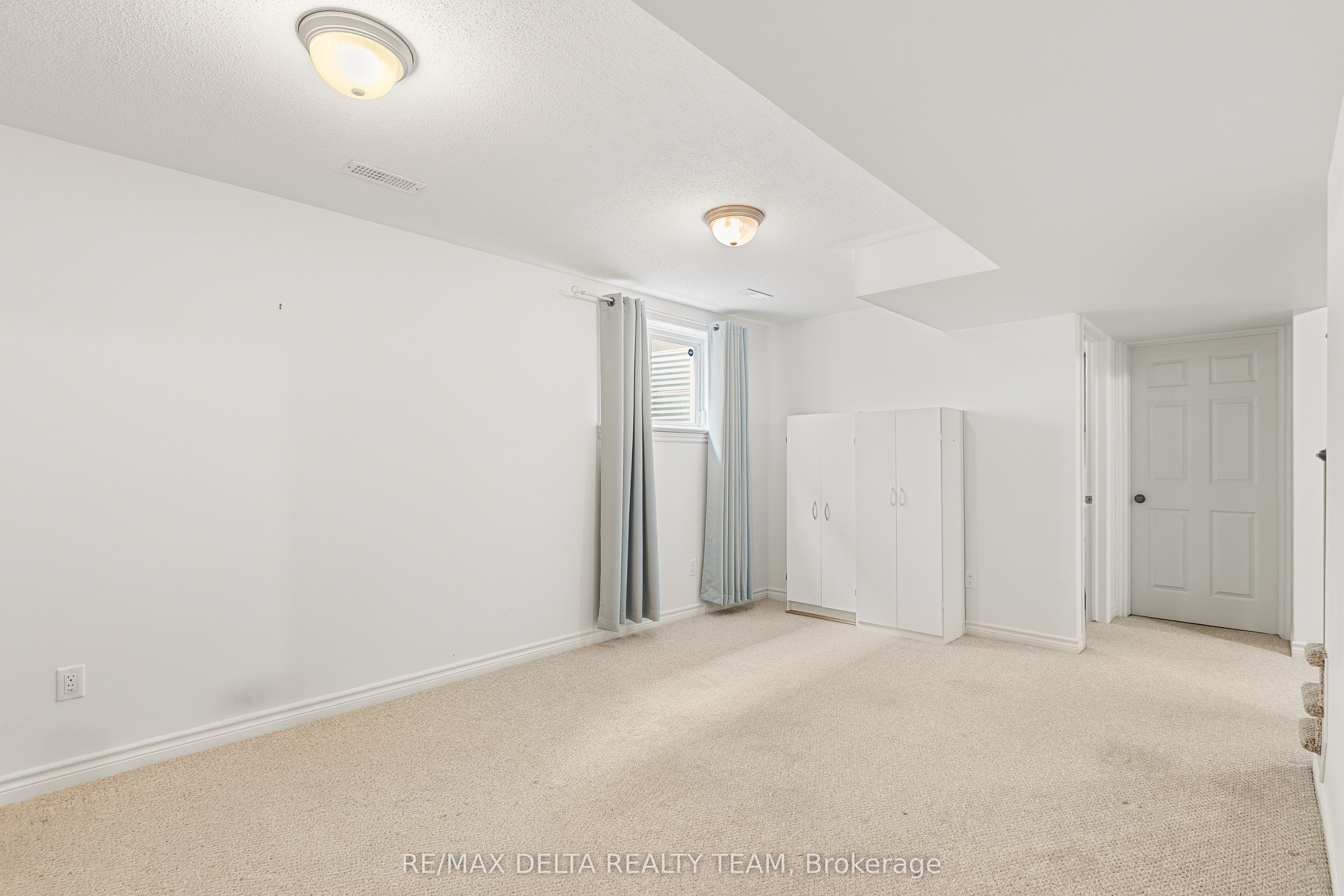 346 Farincourt Crescent Property Photo 19