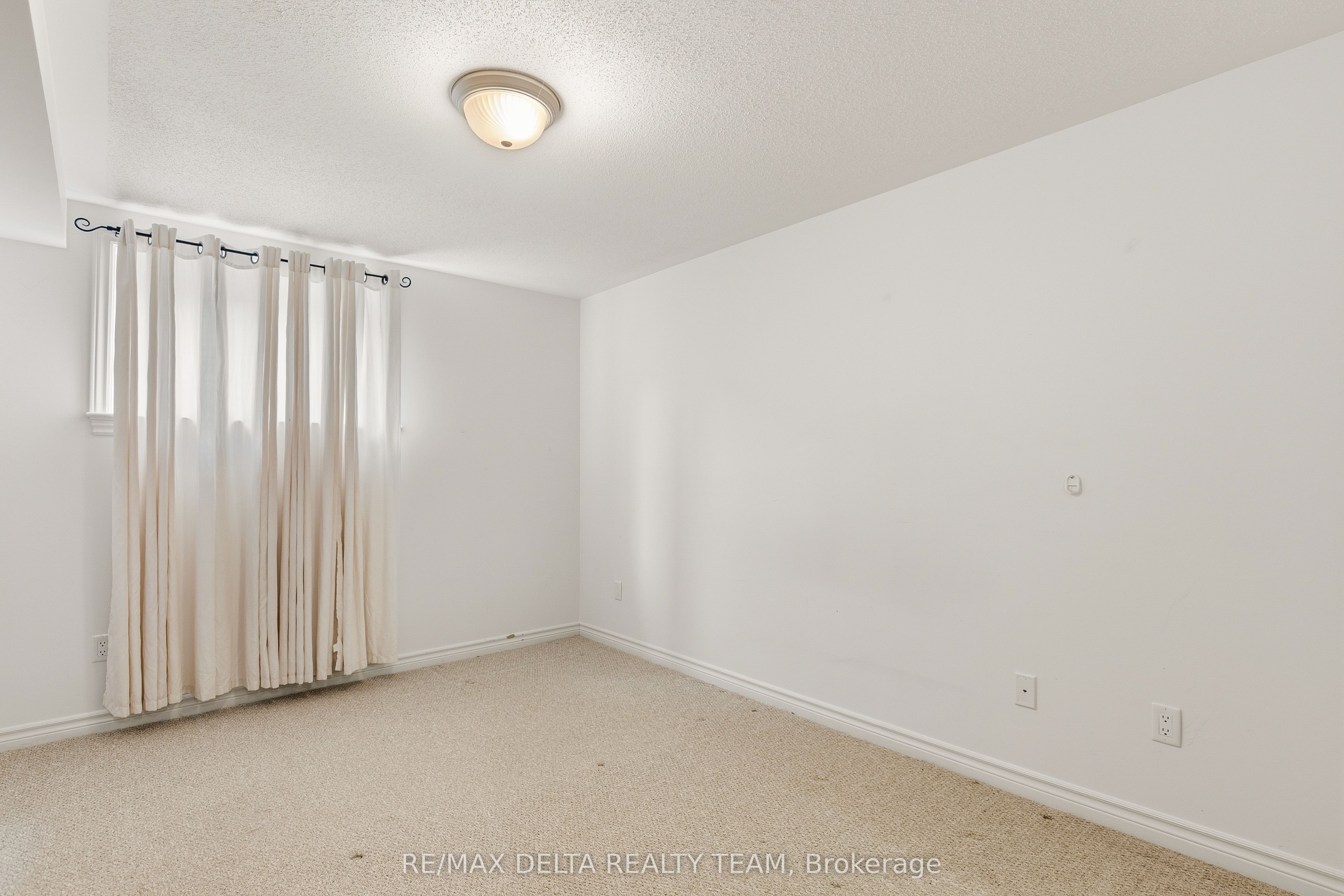 346 Farincourt Crescent Property Photo 20