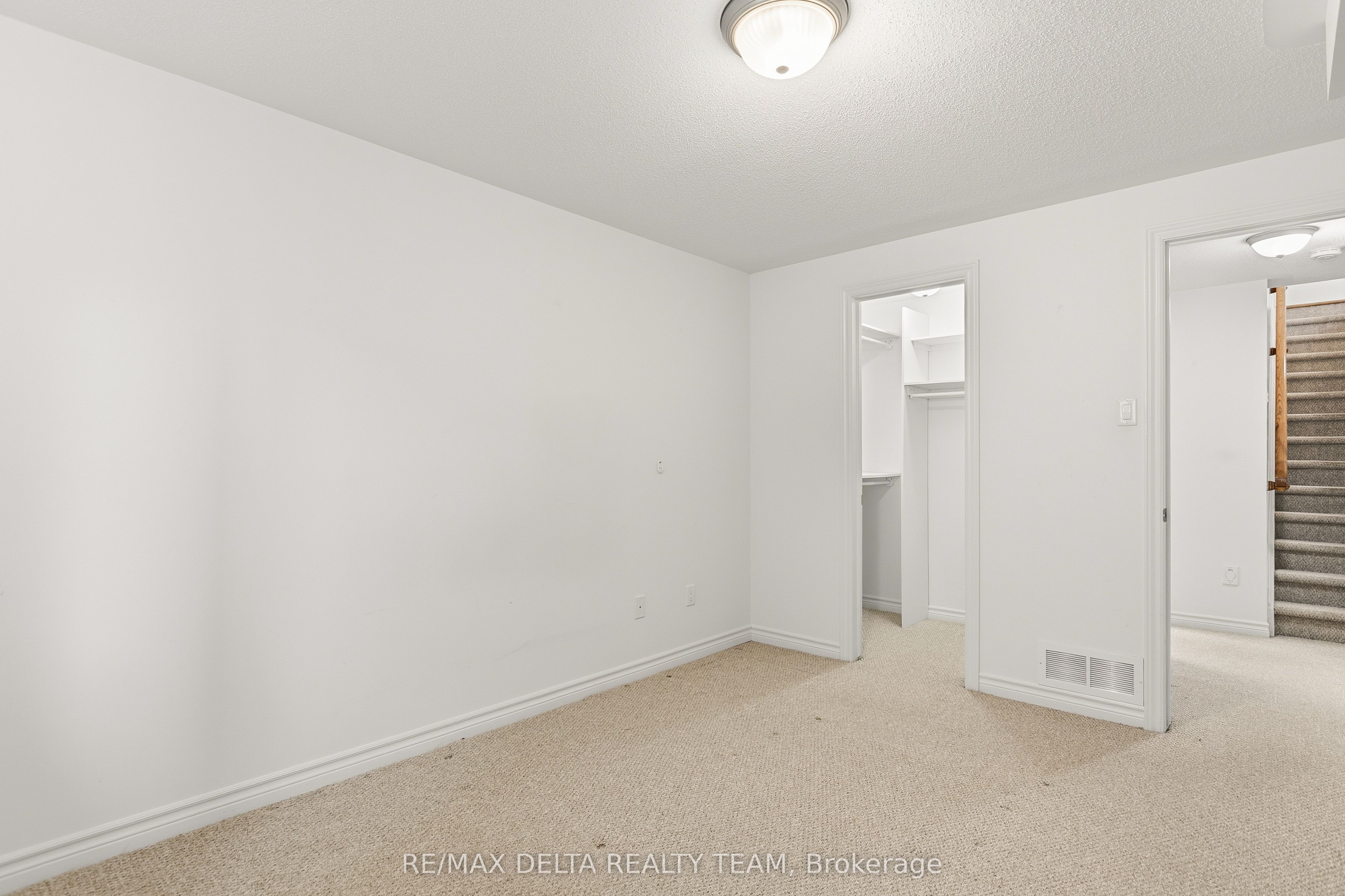346 Farincourt Crescent Property Photo 21