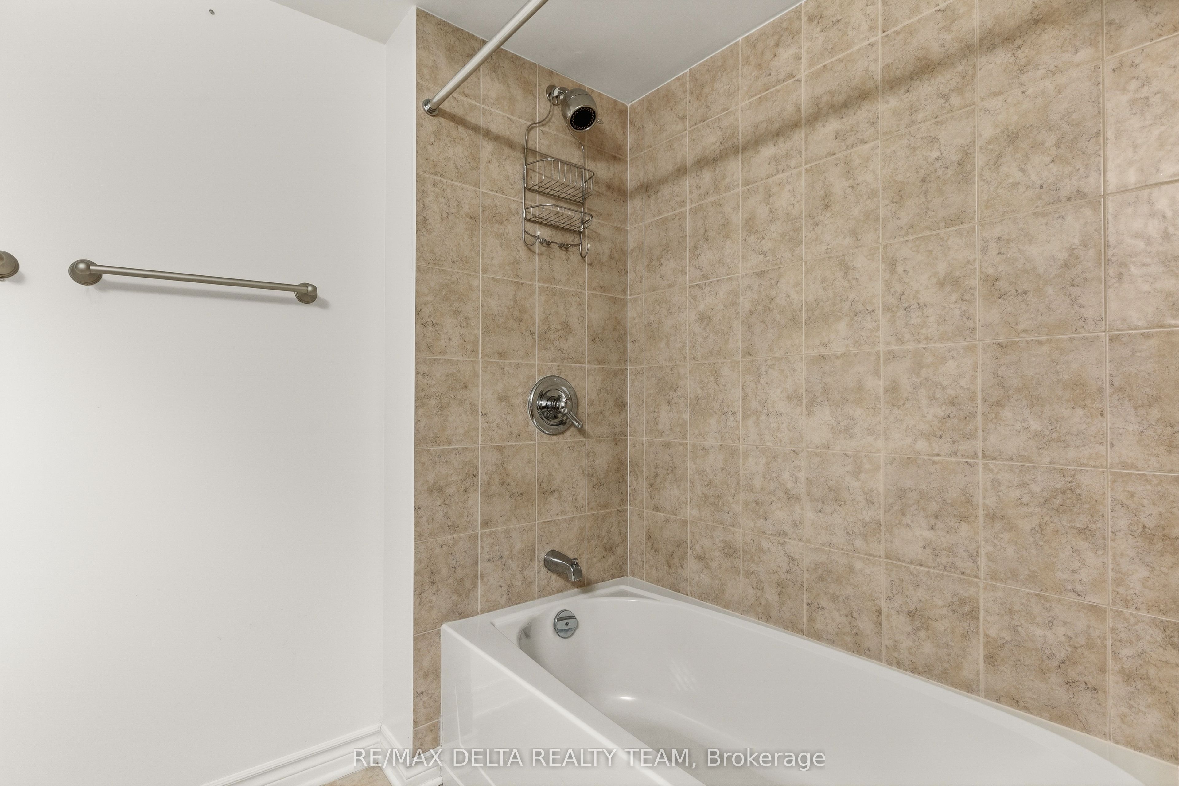 346 Farincourt Crescent Property Photo 23