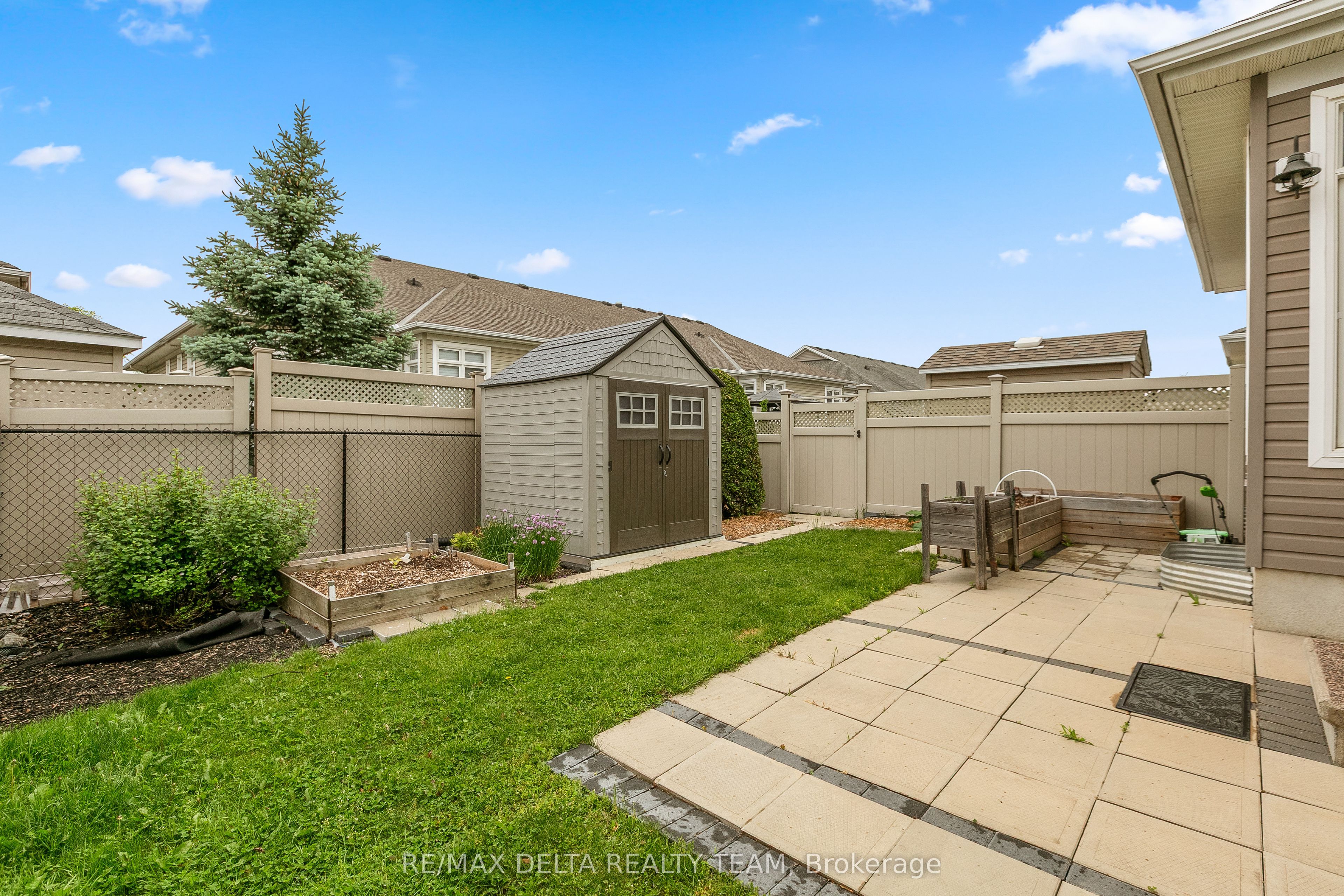 346 Farincourt Crescent Property Photo 26