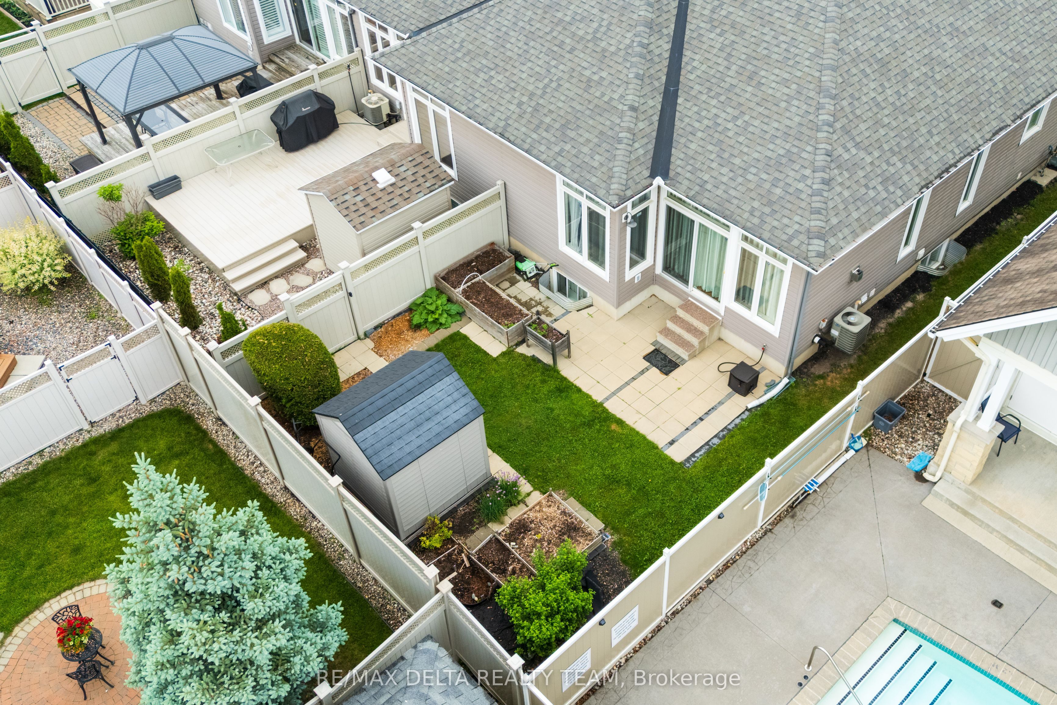346 Farincourt Crescent Property Photo 32