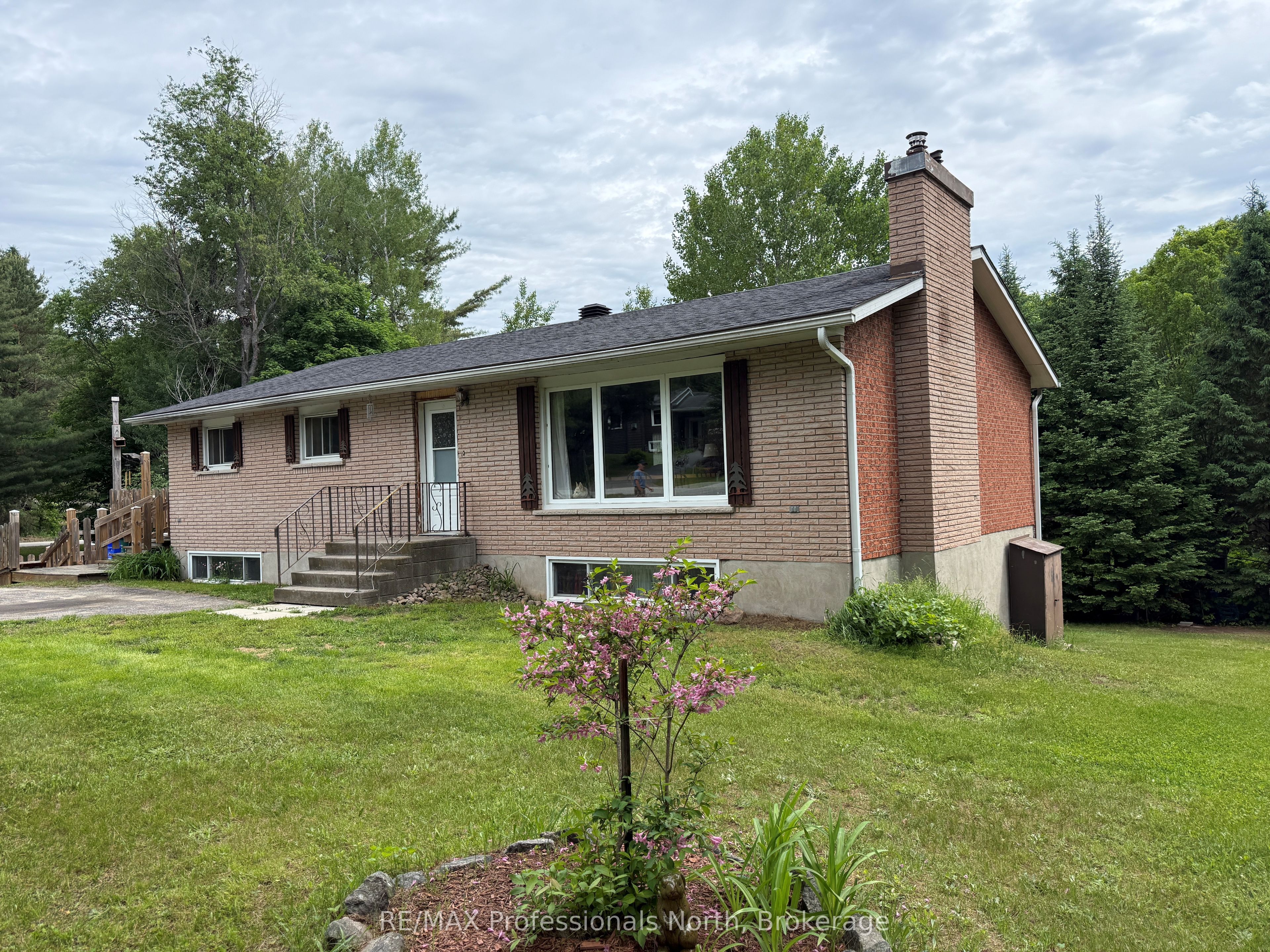 37 Spruce Drive S Property Photo 1
