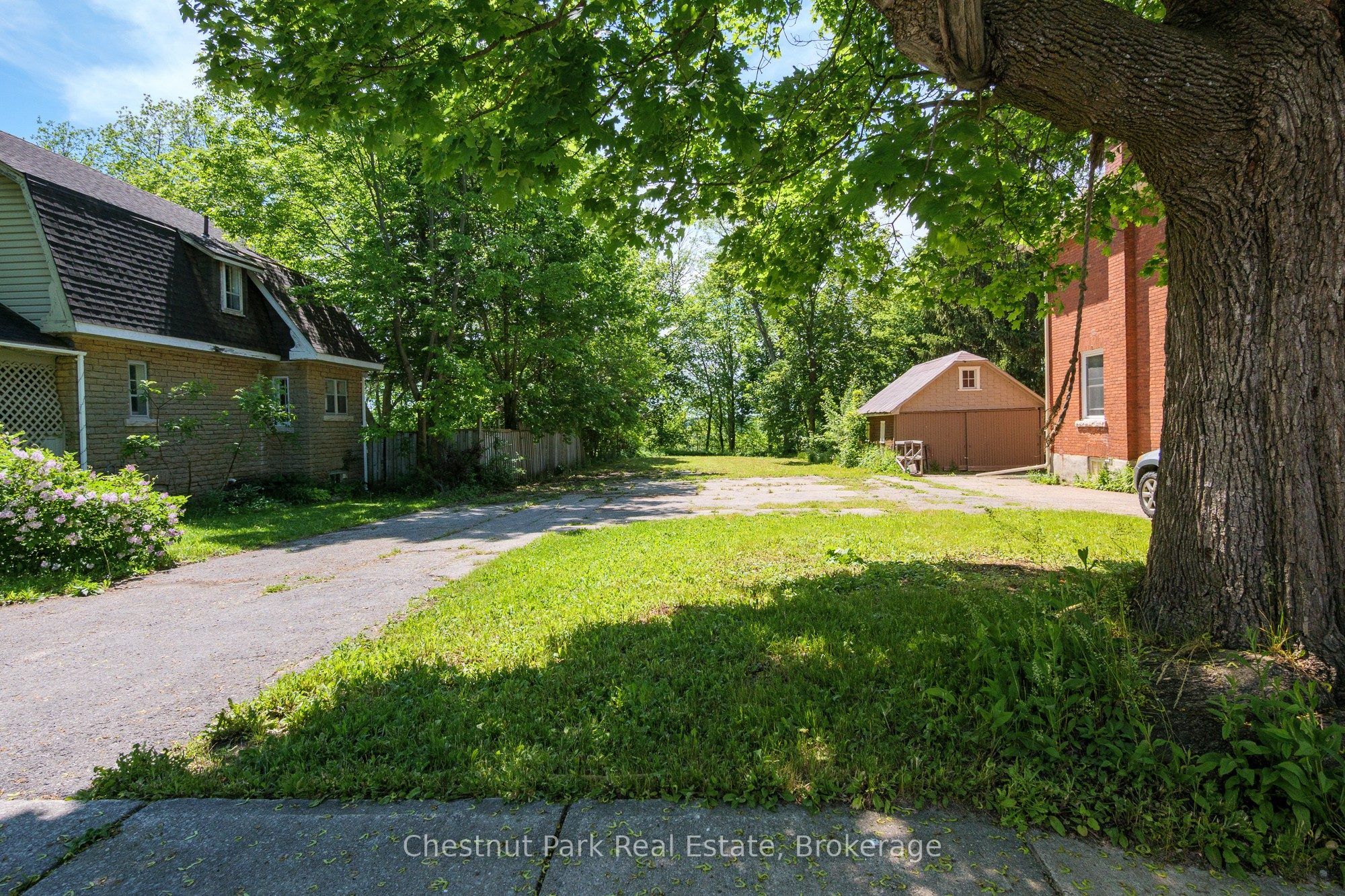 956 6th Avenue E Property Photo 5