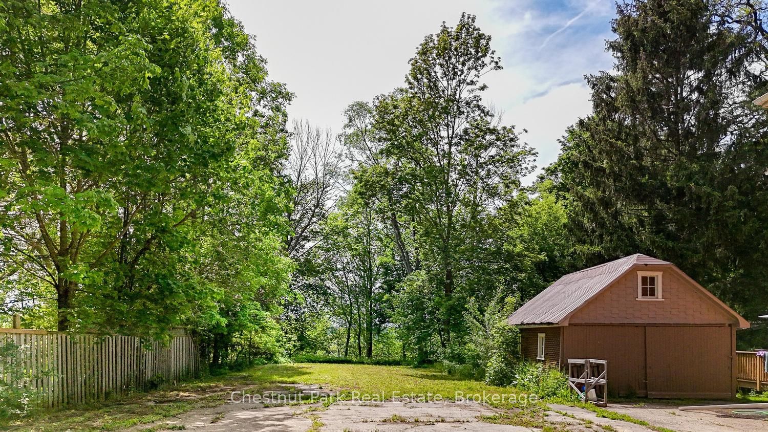 956 6th Avenue E Property Photo 6
