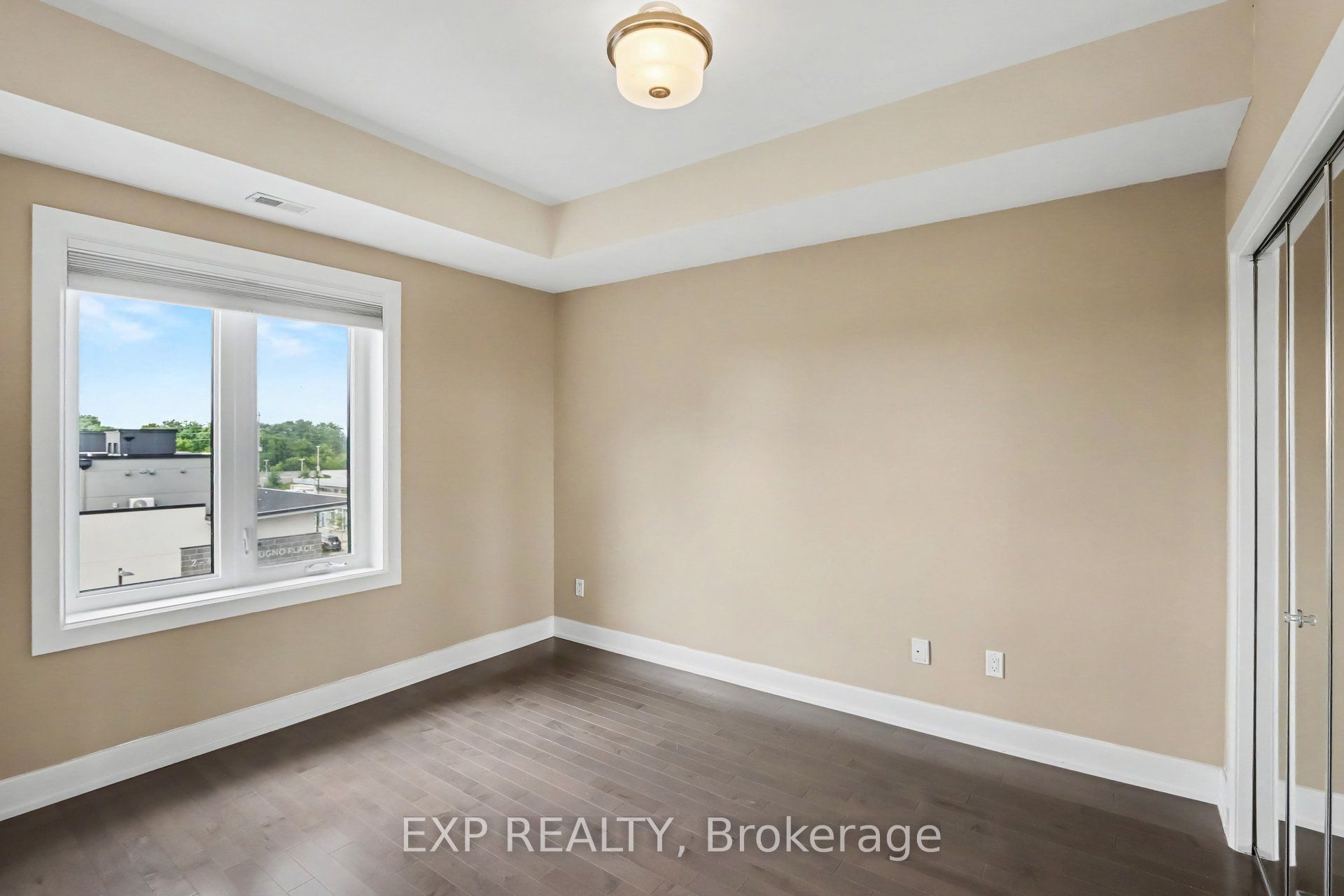 615 Longfields Drive 405 Property Photo 14