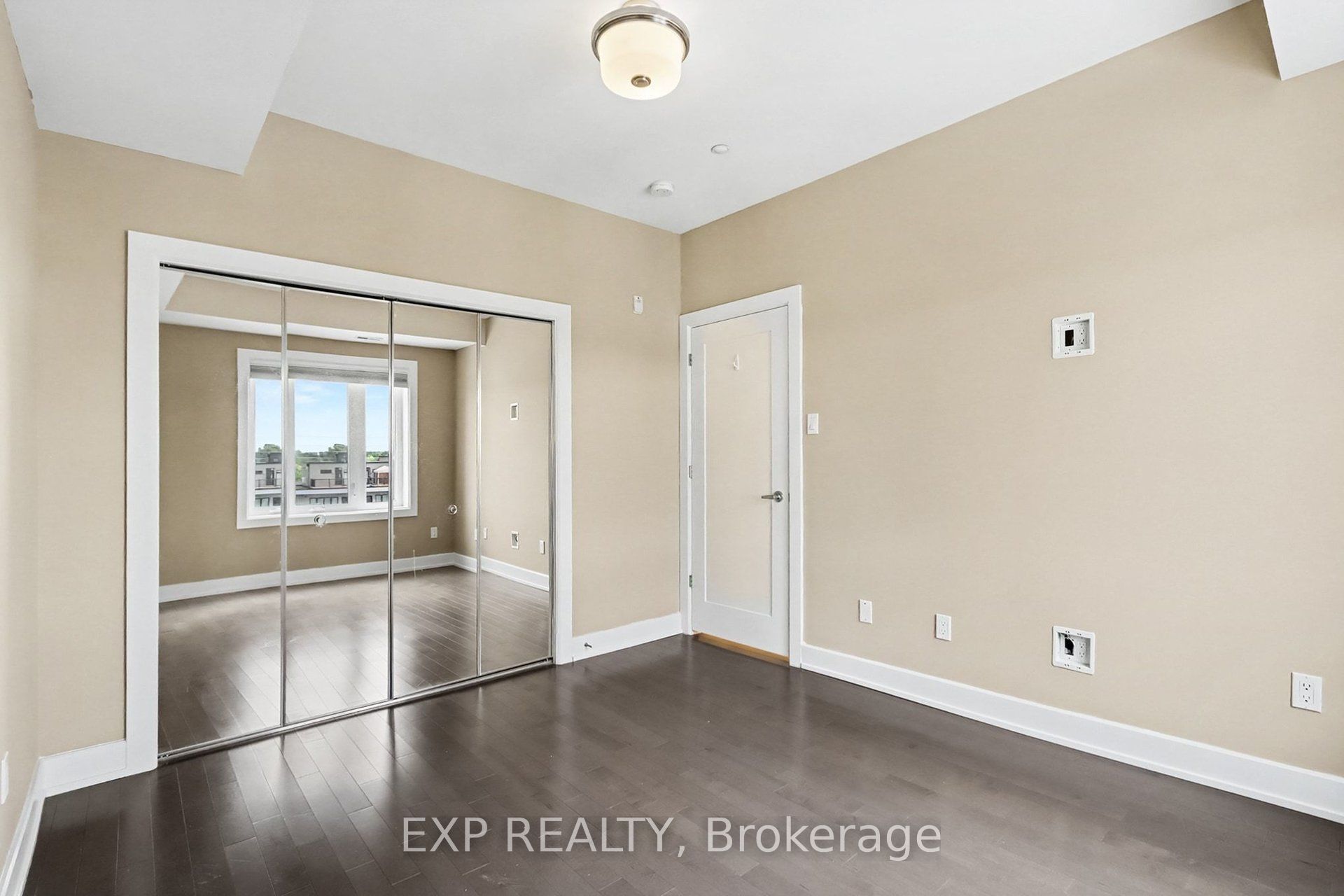 615 Longfields Drive 405 Property Photo 15