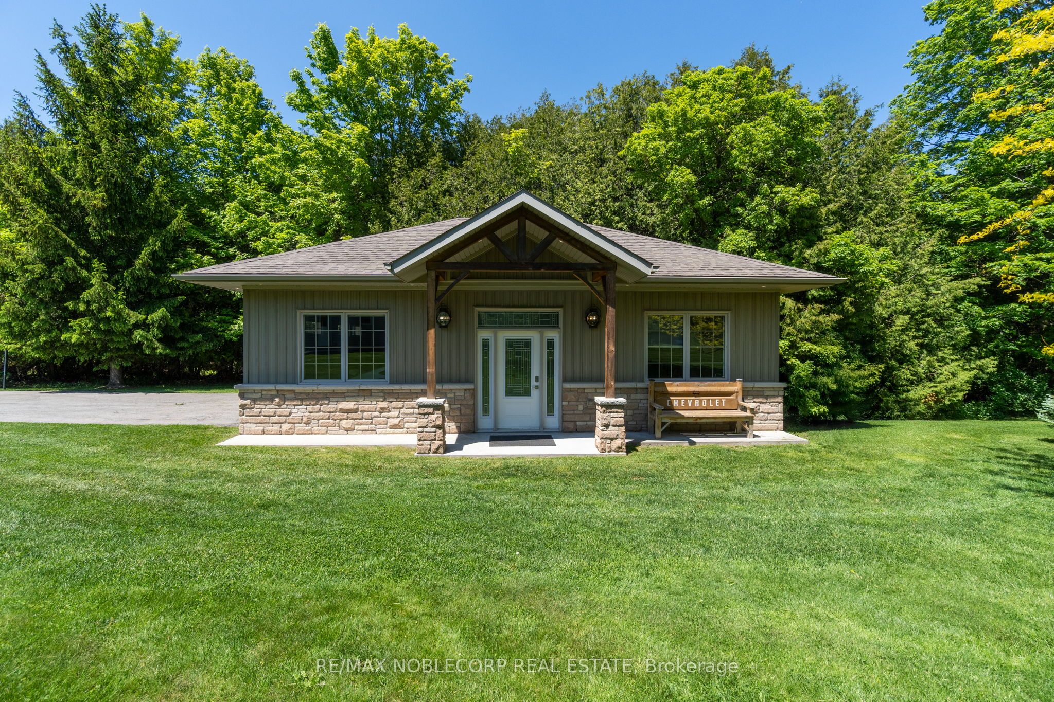 793073 3rd Line Property Photo 6