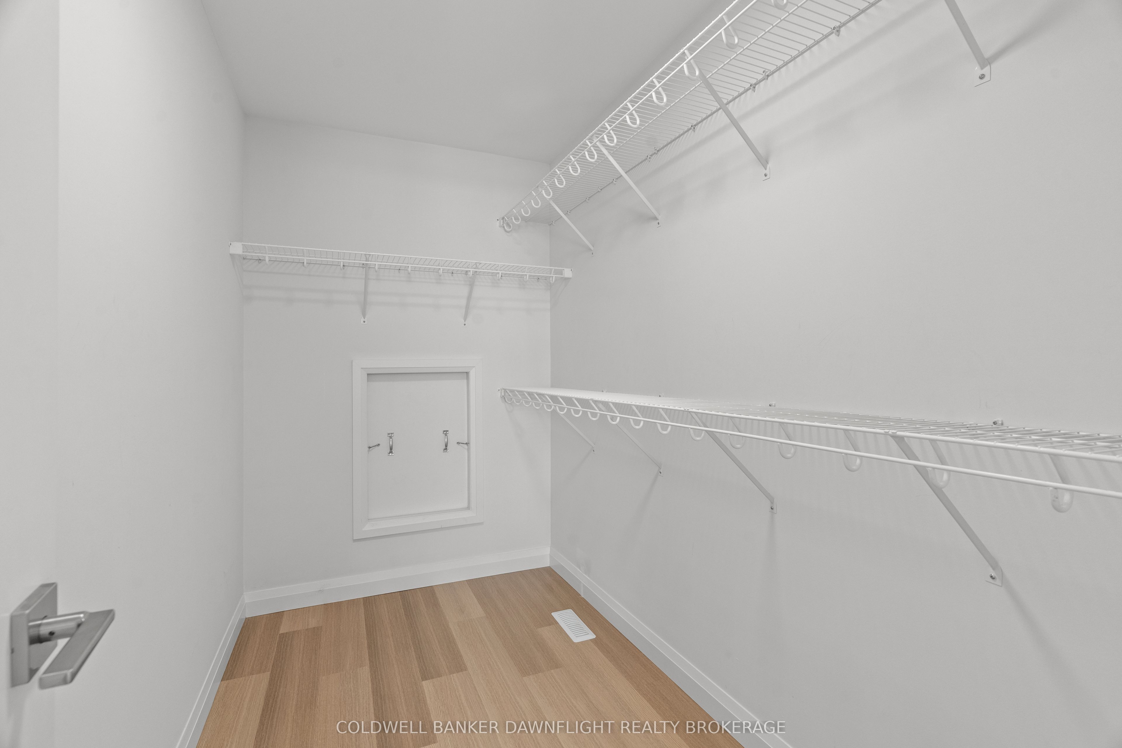 592 Albert Street Property Photo 33