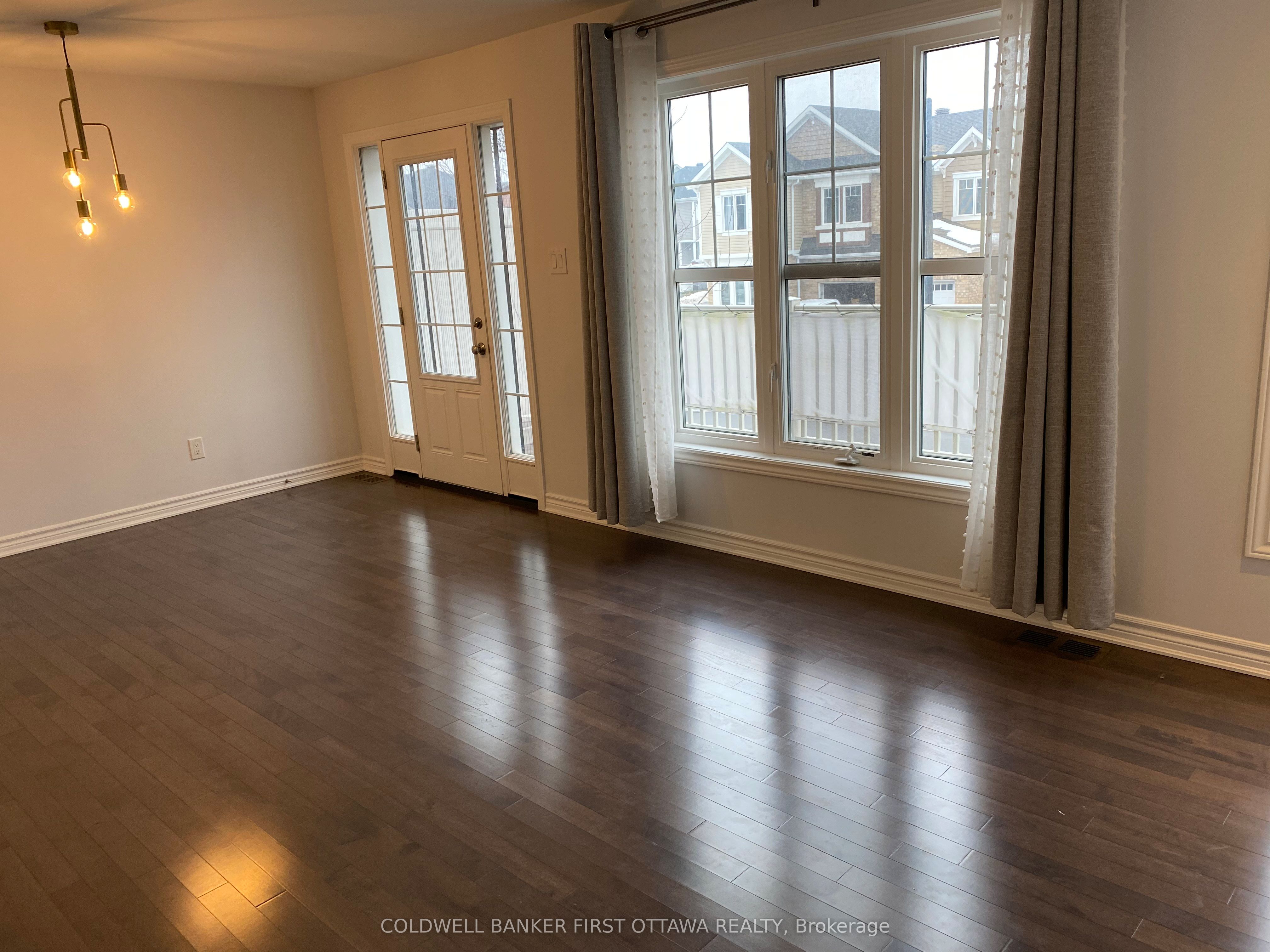 793 Mayfly Crescent Property Photo 14