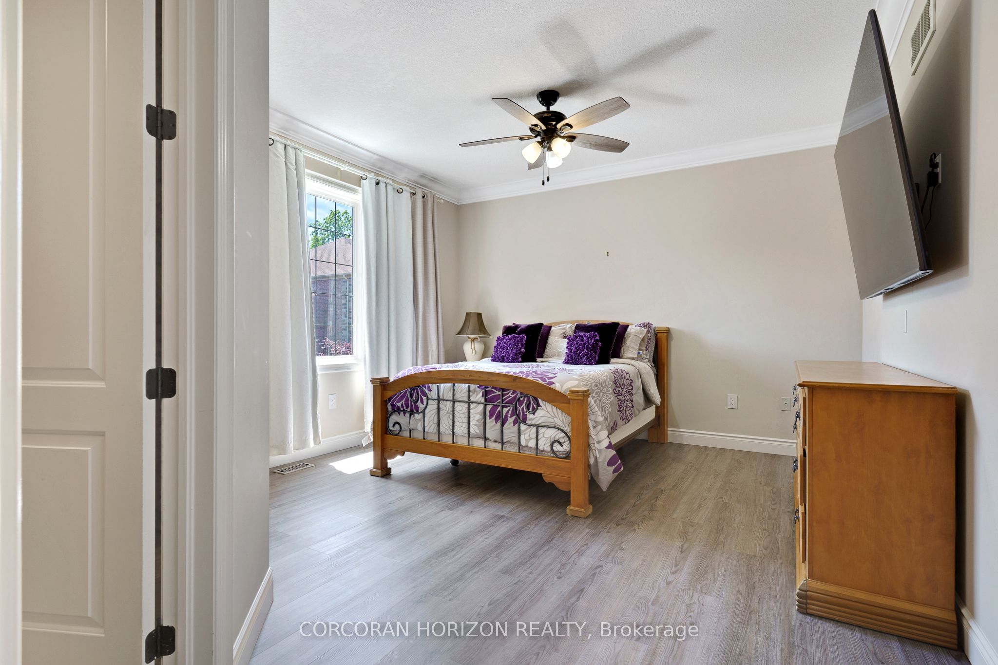 258 Edgewater Crescent 8 Property Photo 23