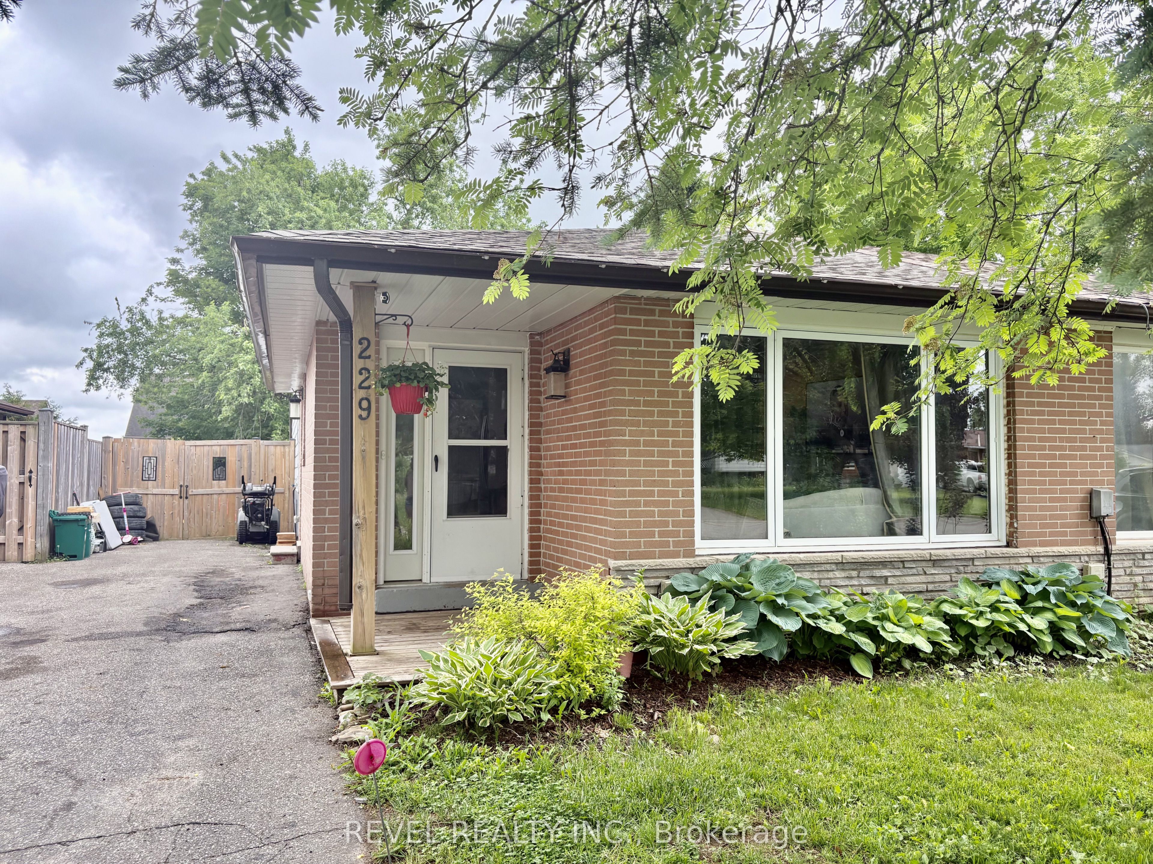 229 Simon Street Property Photo 1
