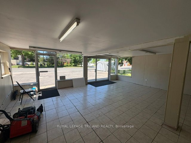 393 Talbot Street E Property Photo 3