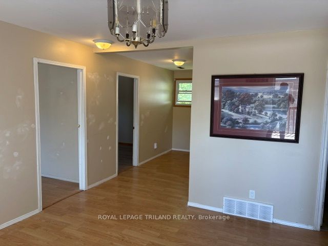 393 Talbot Street E Property Photo 9