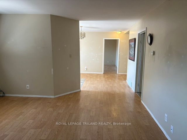 393 Talbot Street E Property Photo 11